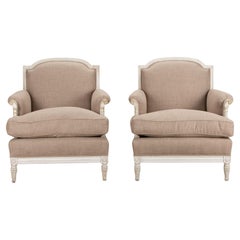 Paire de Bergères peintes du 20ème siècle, tapissées à nouveau