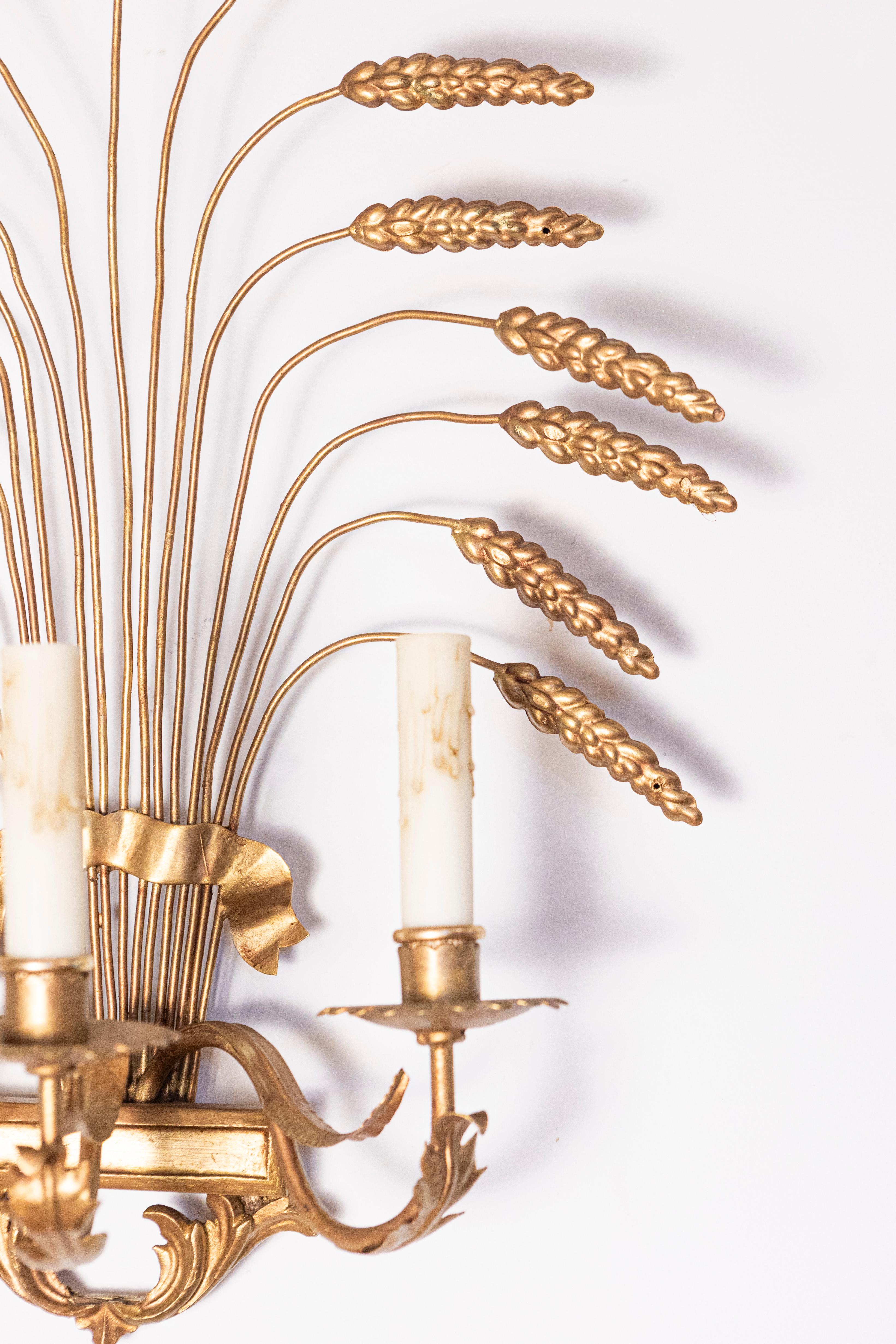 Doré Paire d'appliques françaises du 20e siècle - Inspirées par Coco Chanel en vente