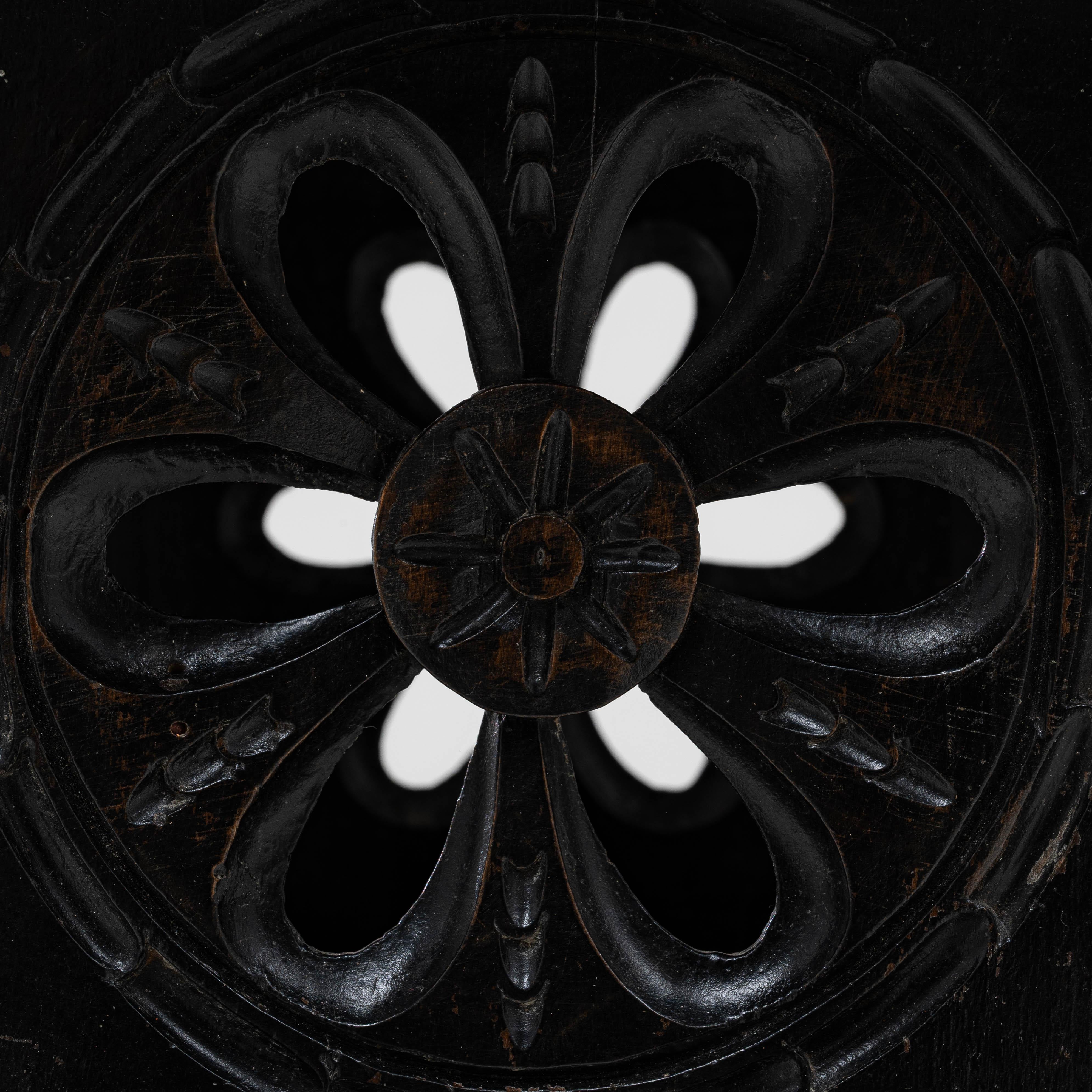 Paar von 20. Jahrhundert Französisch Wood Schwarz patiniert Hocker im Angebot 6