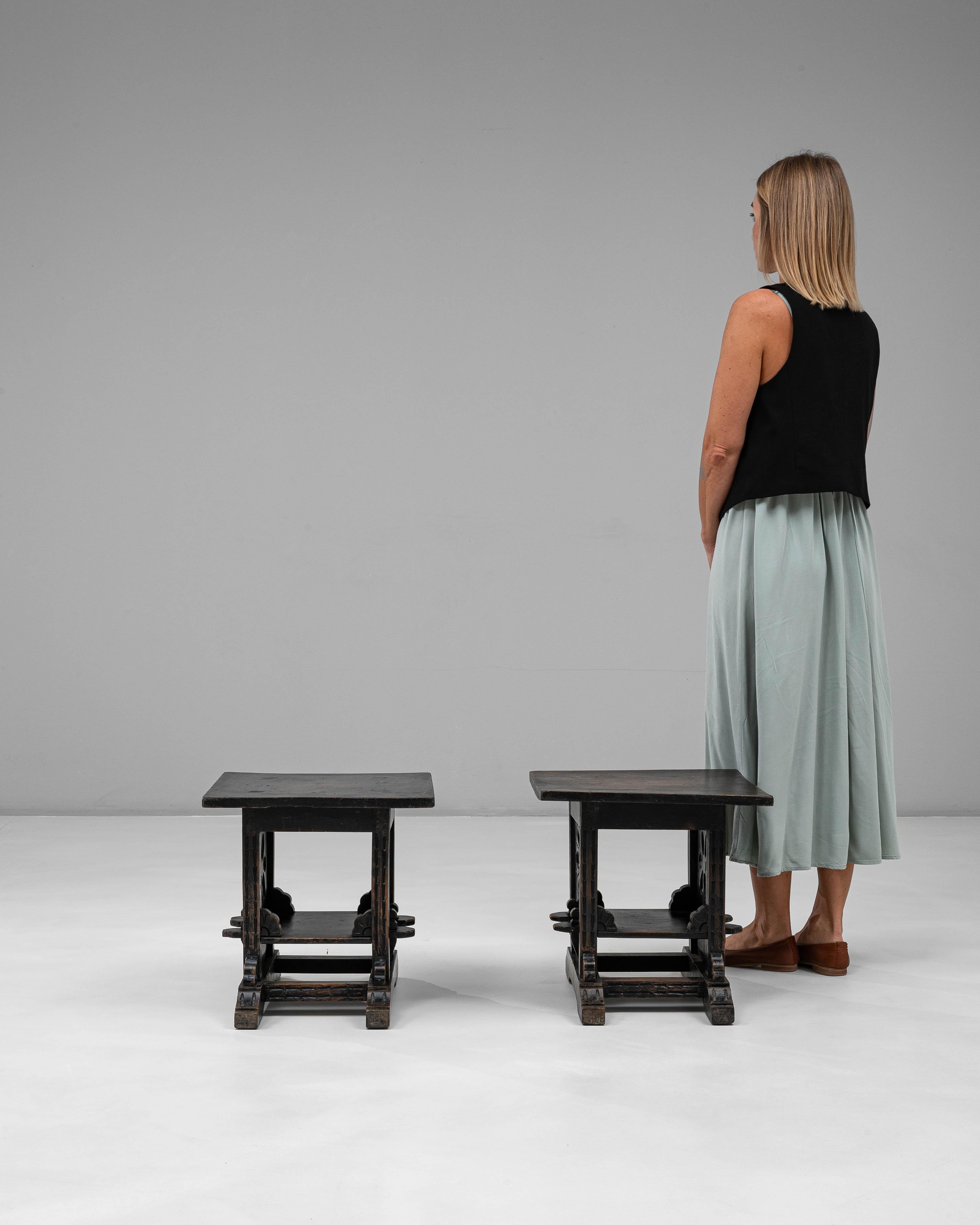 Paar von 20. Jahrhundert Französisch Wood Schwarz patiniert Hocker im Angebot 1