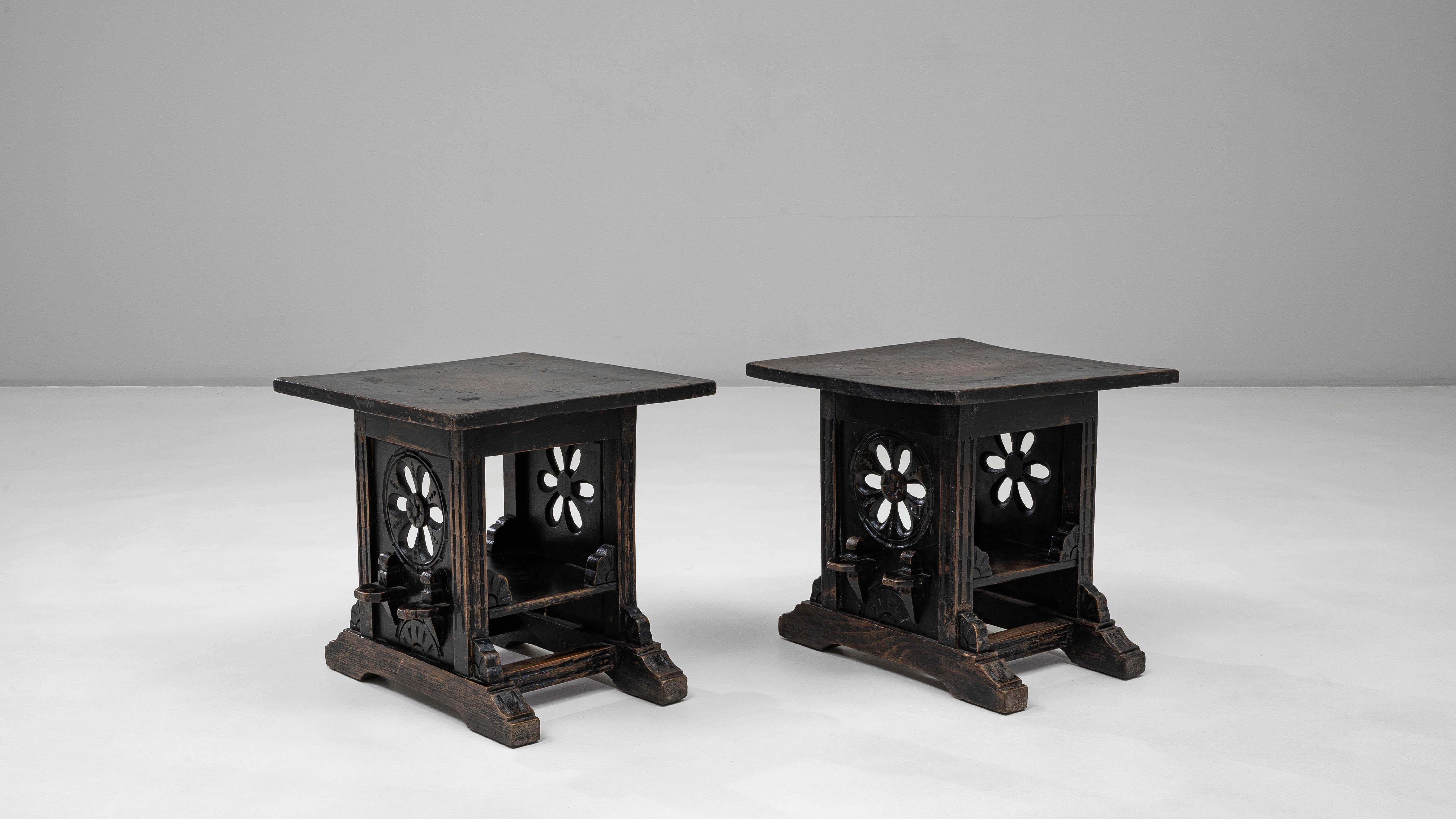 Paar von 20. Jahrhundert Französisch Wood Schwarz patiniert Hocker im Angebot 4