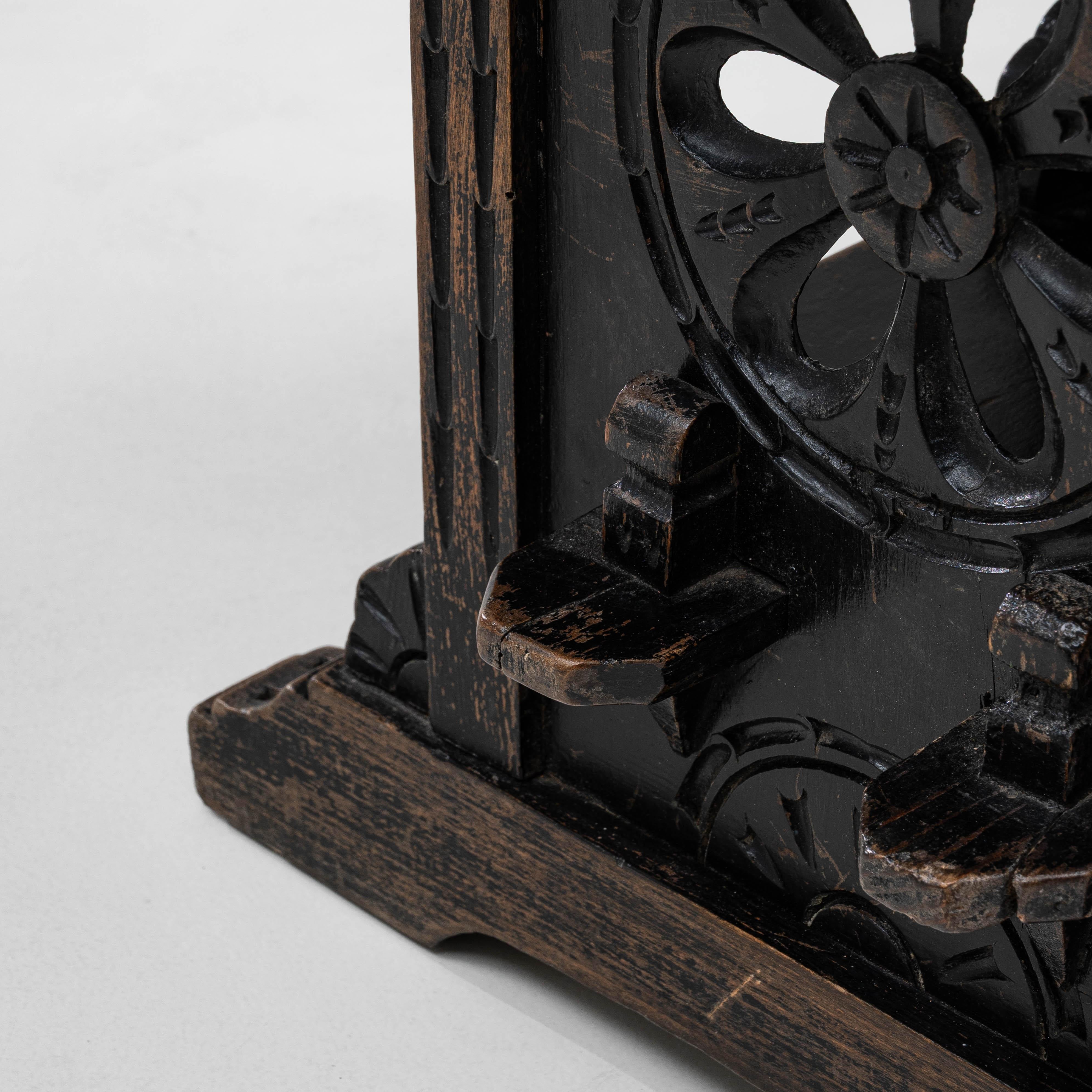 Paar von 20. Jahrhundert Französisch Wood Schwarz patiniert Hocker im Angebot 5