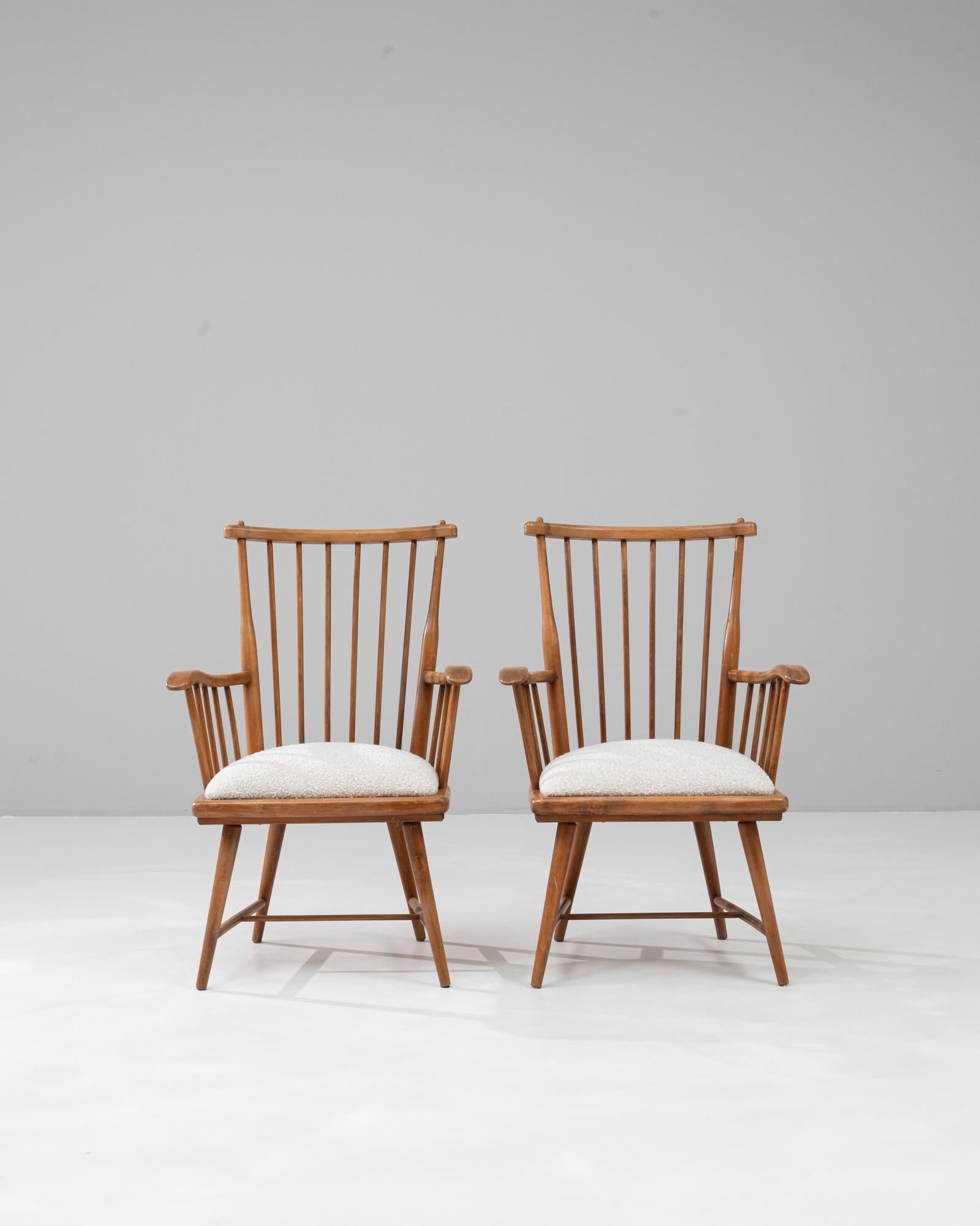 20ième siècle Paire de chaises longues en bois françaises du 20e siècle avec sièges tapissés en vente