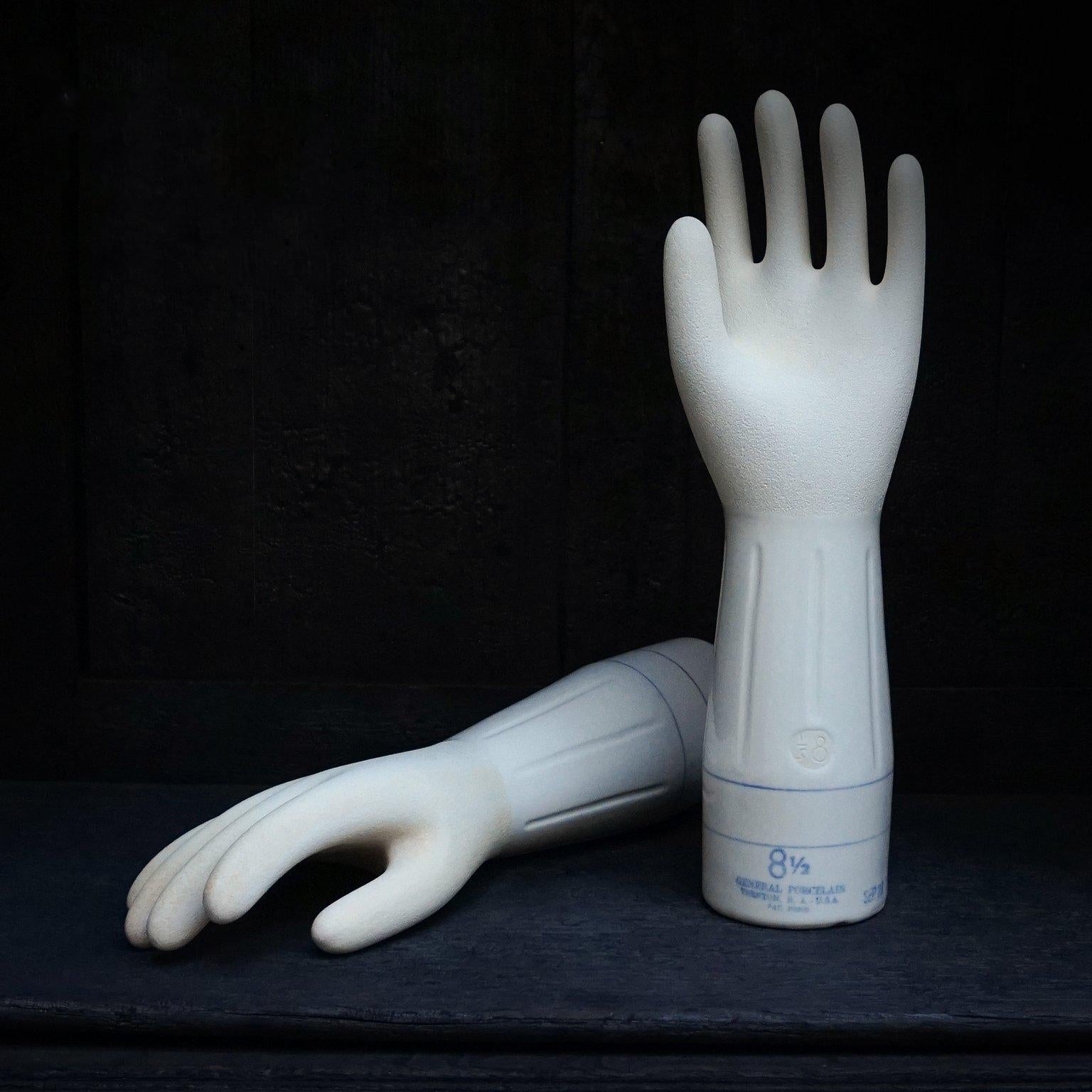 Coppia di stampi per guanti industriali General Porcelain Trenton NJ, USA del XX secolo In condizioni buone in vendita a Haarlem, NL