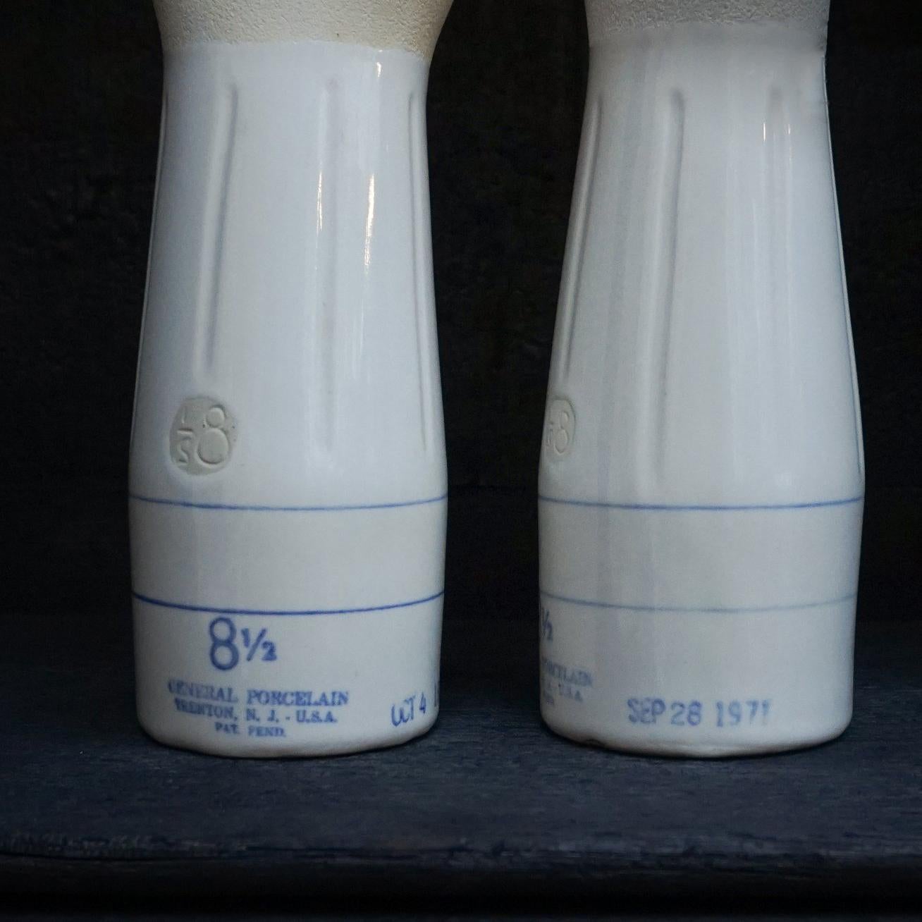 Coppia di stampi per guanti industriali General Porcelain Trenton NJ, USA del XX secolo in vendita 2