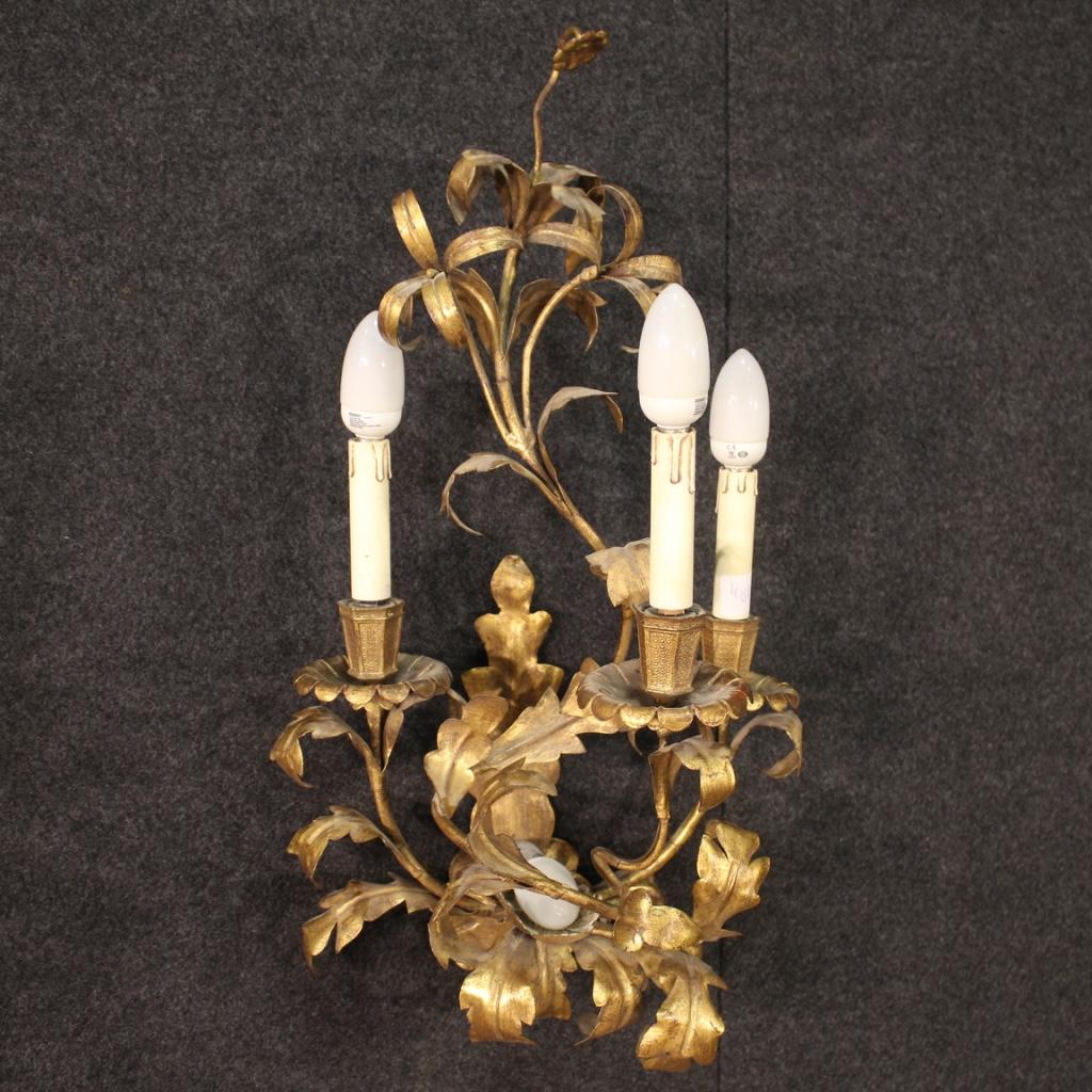 Pair of 20th Century Gilded Metal Italian Wall Lights, 1960 In Good Condition For Sale In Vicoforte, Piedmont
