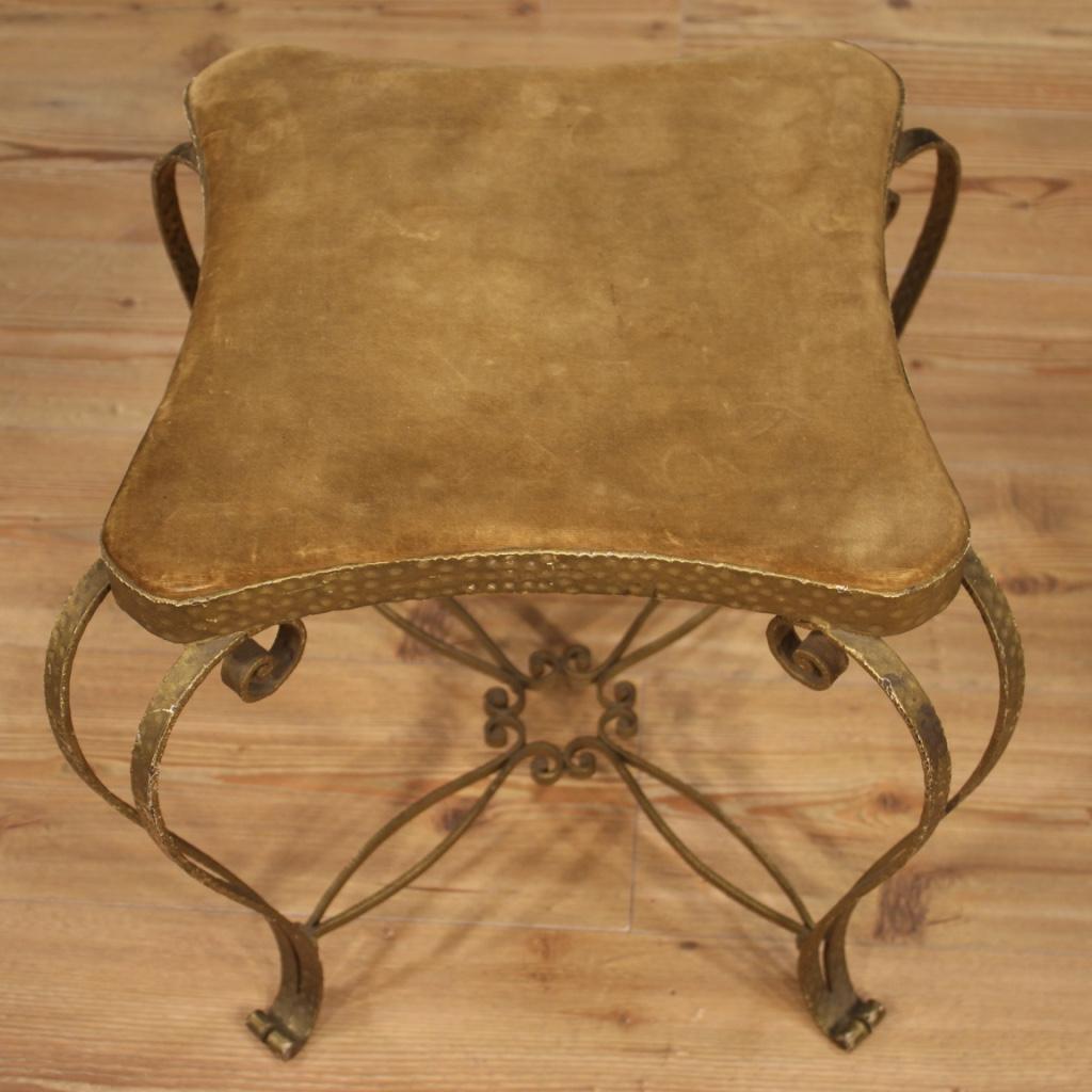 Pair of Italian footstools from the 20th century. Gilded and chiseled metal furniture in the style of Pierluigi Colli of pleasant furnishings. Small tables with top covered in velvet with some signs of wear (see photo) to be replaced. Furniture of