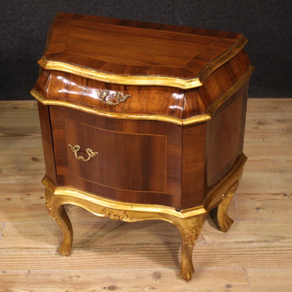 Pareja de mesillas de noche italianas de madera dorada del siglo XX, años 50 en venta 4