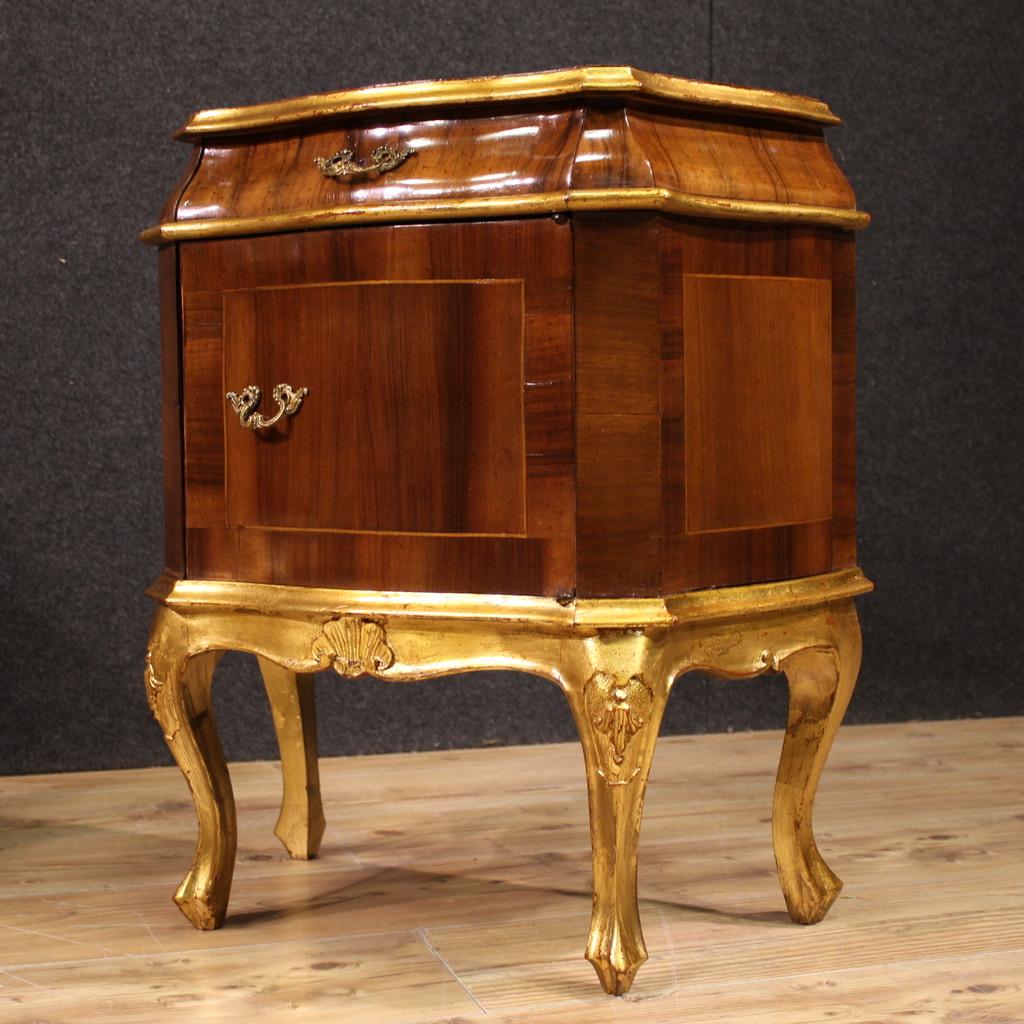 Pareja de mesillas de noche italianas de madera dorada del siglo XX, años 50 en Bueno estado para la venta en Vicoforte, Piedmont