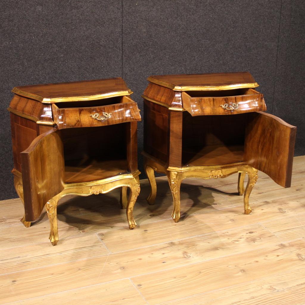 Pareja de mesillas de noche italianas de madera dorada del siglo XX, años 50 Mid-20th Century en venta