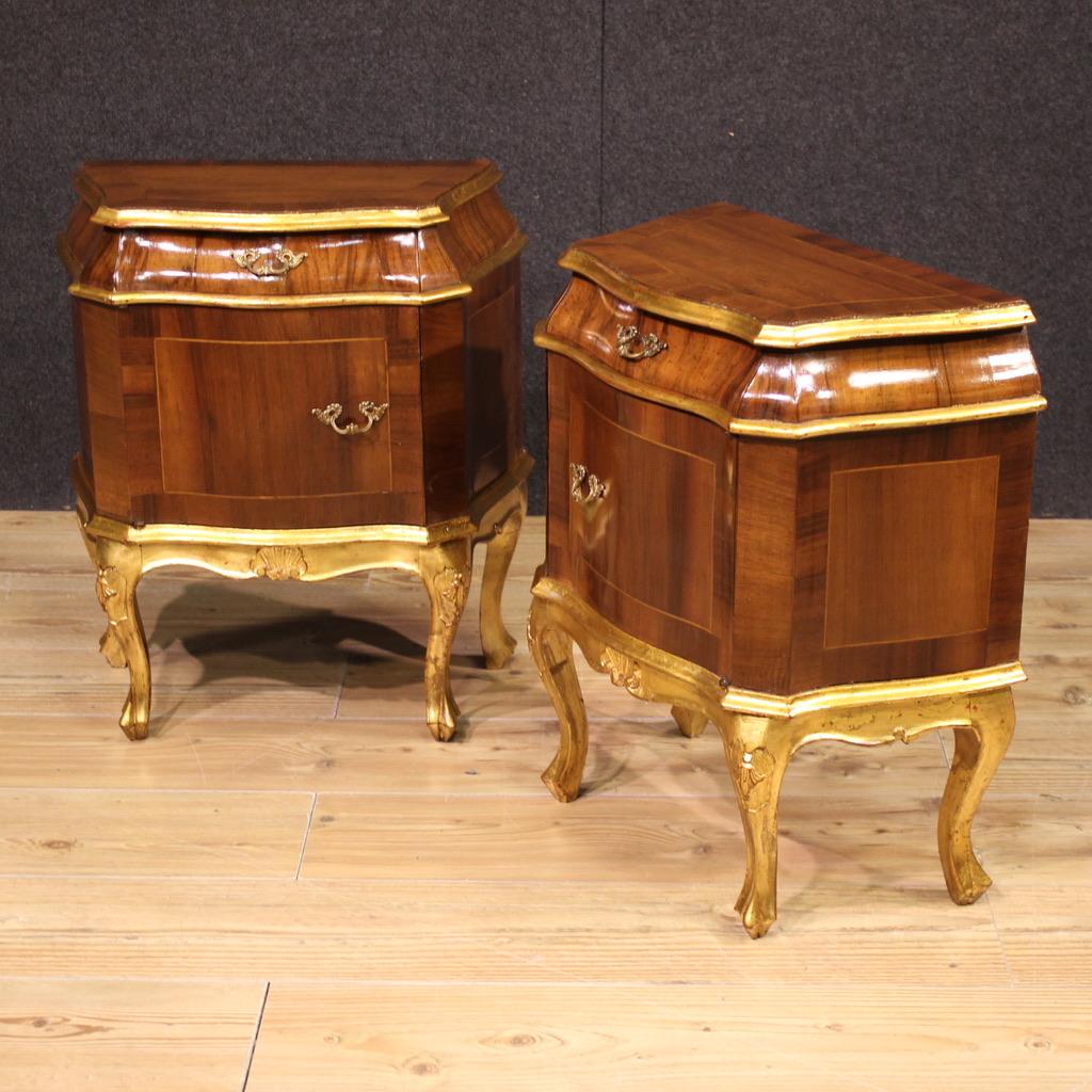 Pareja de mesillas de noche italianas de madera dorada del siglo XX, años 50 en venta 1