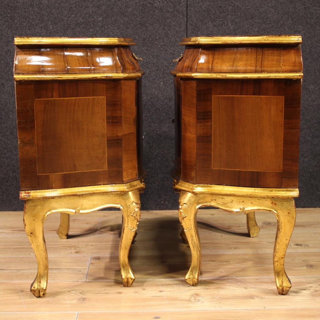 Pareja de mesillas de noche italianas de madera dorada del siglo XX, años 50 en venta 2