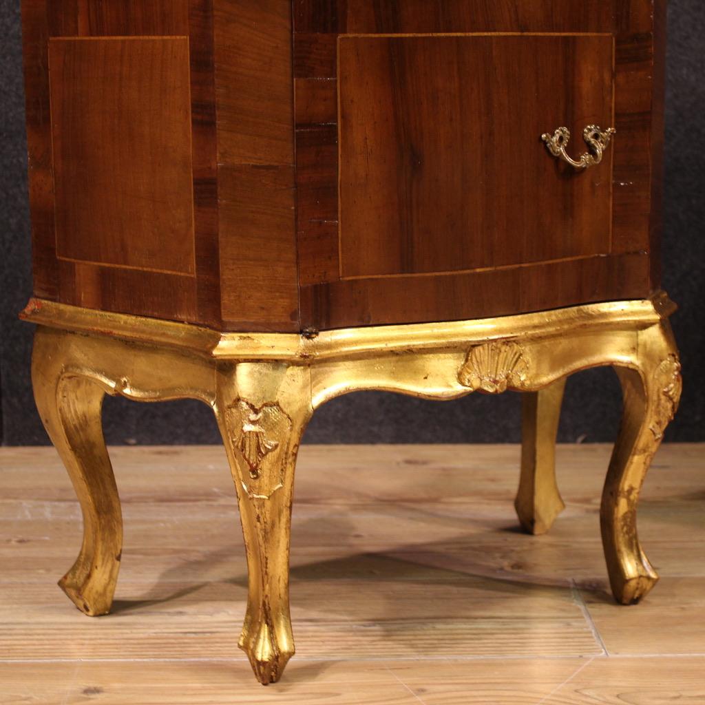 Pareja de mesillas de noche italianas de madera dorada del siglo XX, años 50 en venta 3