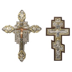 Coppia di icone della Crocifissione greco-ortodossa del XX secolo con placche in argento 950
