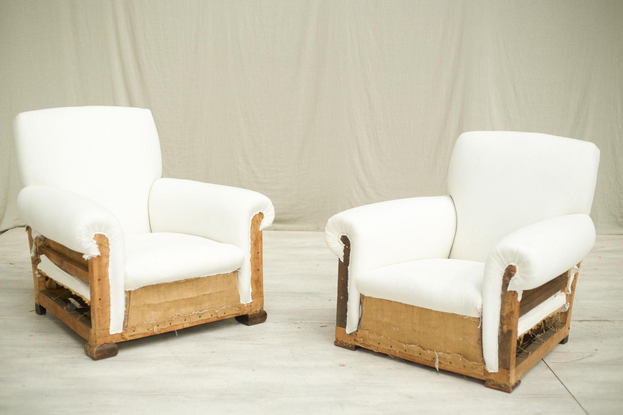 These are a great looking, extremely comfy pair of club chairs. These are a stylish design that will sit well in a number of interiors. Generous sizes as well. They are slightly different sizes though hence why they are a his and hers pair. But only