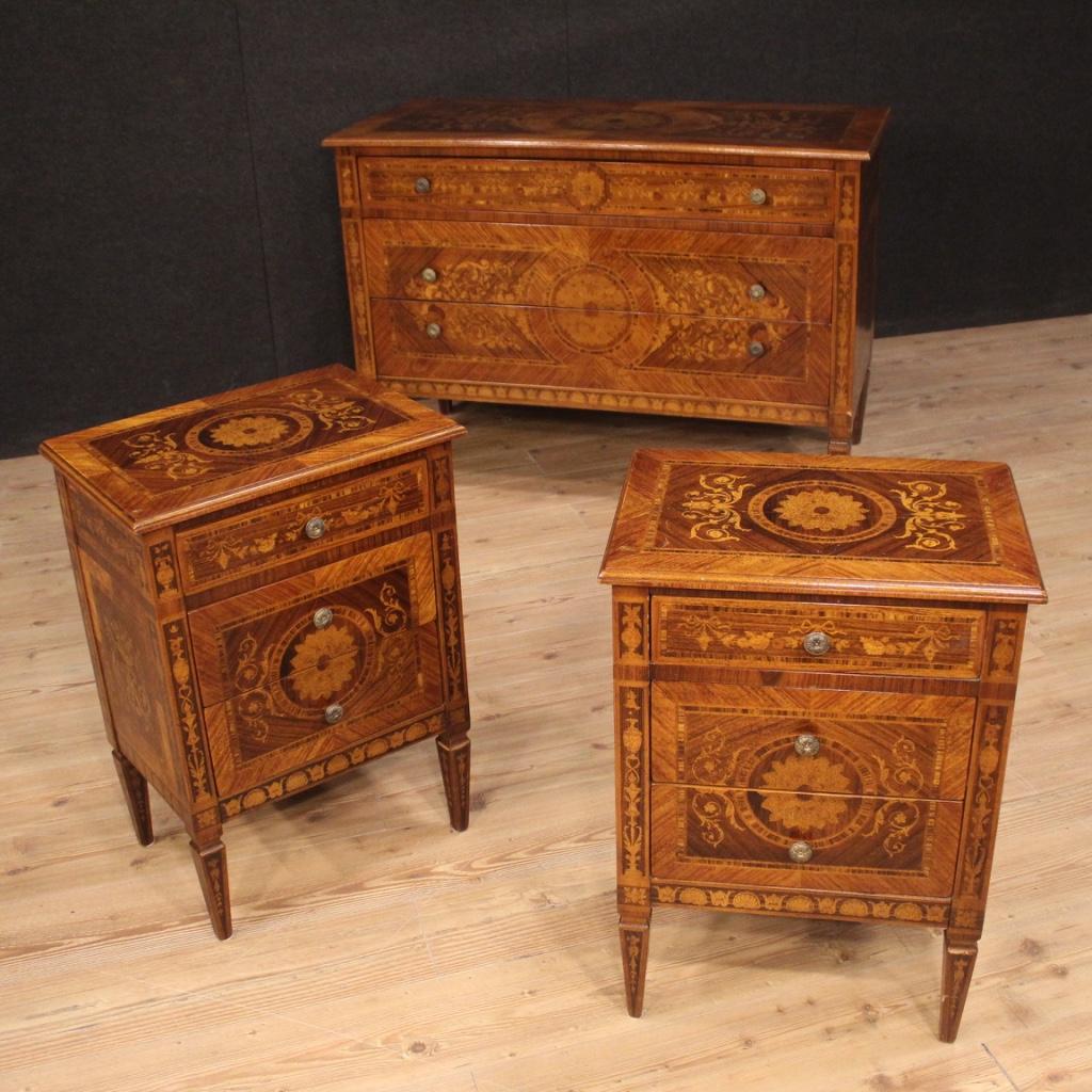 Pair of Italian bedside tables from the 20th century. Louis XVI style furniture richly inlaid in walnut, palisander, rosewood, maple, beech and fruitwood with very pleasant floral decorations. Night stands equipped with three front drawers of good