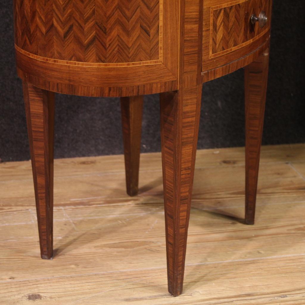 Paire de tables de nuit italiennes ovales en bois marqueté du 20e siècle, années 1950 en vente 4