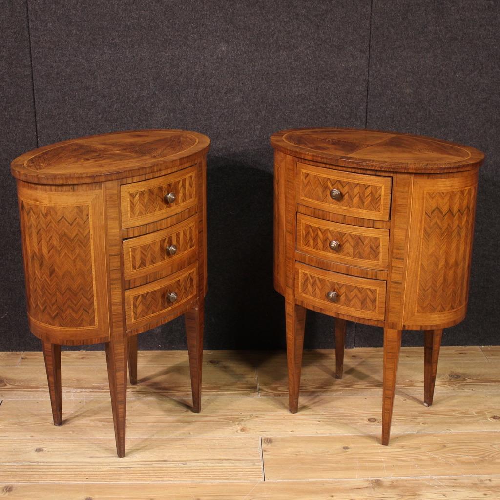 Paire de tables de nuit italiennes ovales en bois marqueté du 20e siècle, années 1950 en vente 5