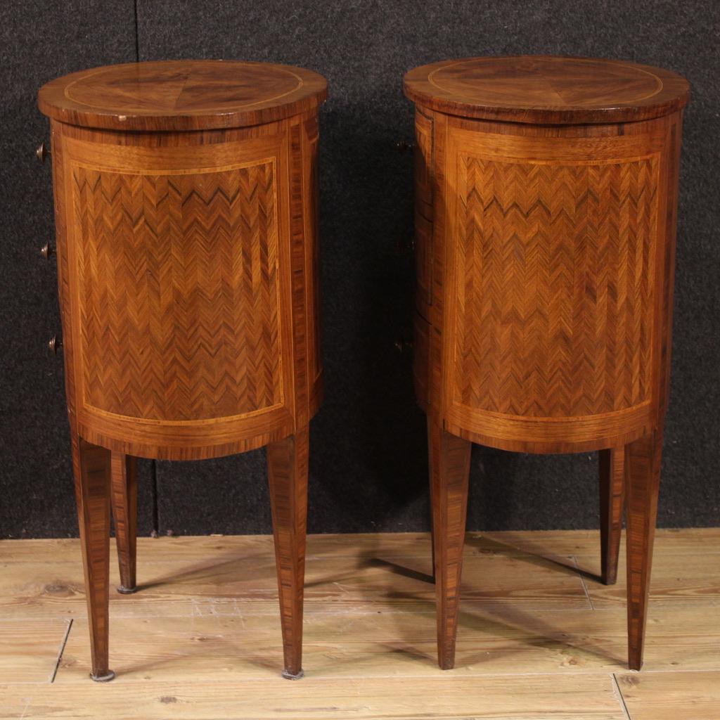 Italian Paire de tables de nuit italiennes ovales en bois marqueté du 20e siècle, années 1950 en vente