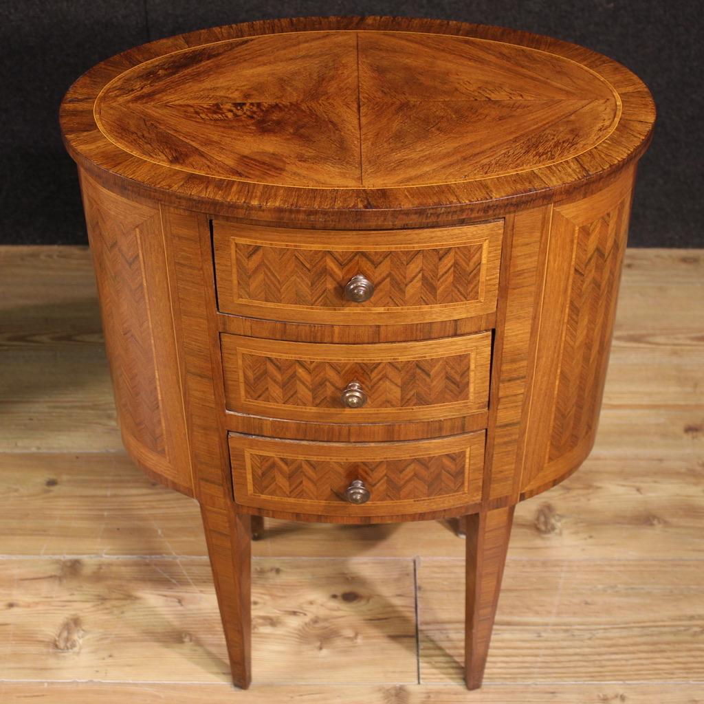 Bois Paire de tables de nuit italiennes ovales en bois marqueté du 20e siècle, années 1950 en vente