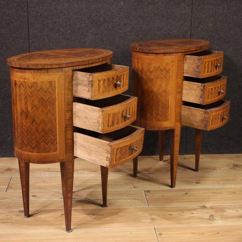 Paire de tables de nuit italiennes ovales en bois marqueté du 20e siècle, années 1950 en vente 2