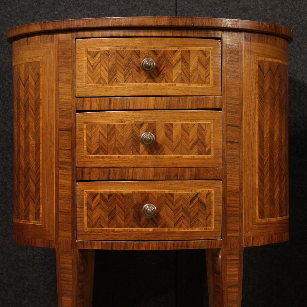 Paire de tables de nuit italiennes ovales en bois marqueté du 20e siècle, années 1950 en vente 3