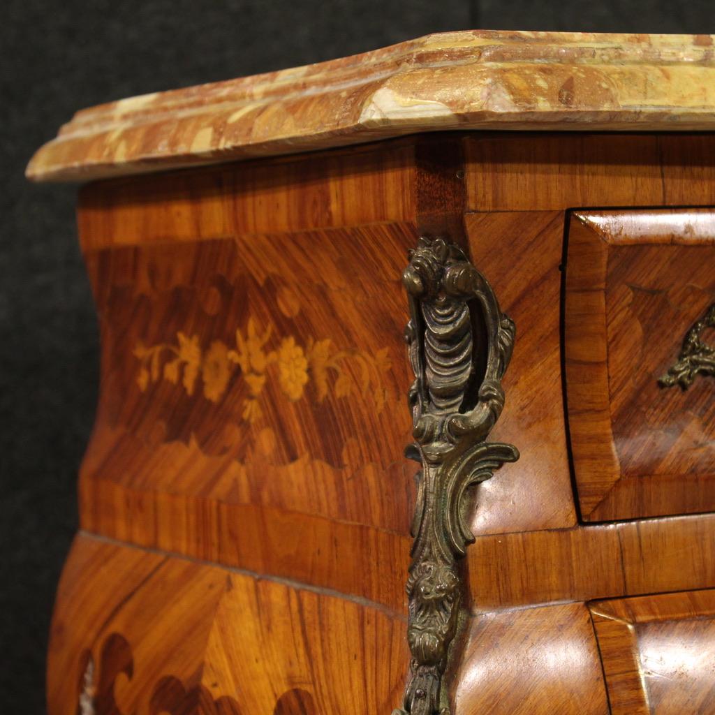Paire de tables de nuit en bois marqueté du 20ème siècle de style Louis XV en vente 6