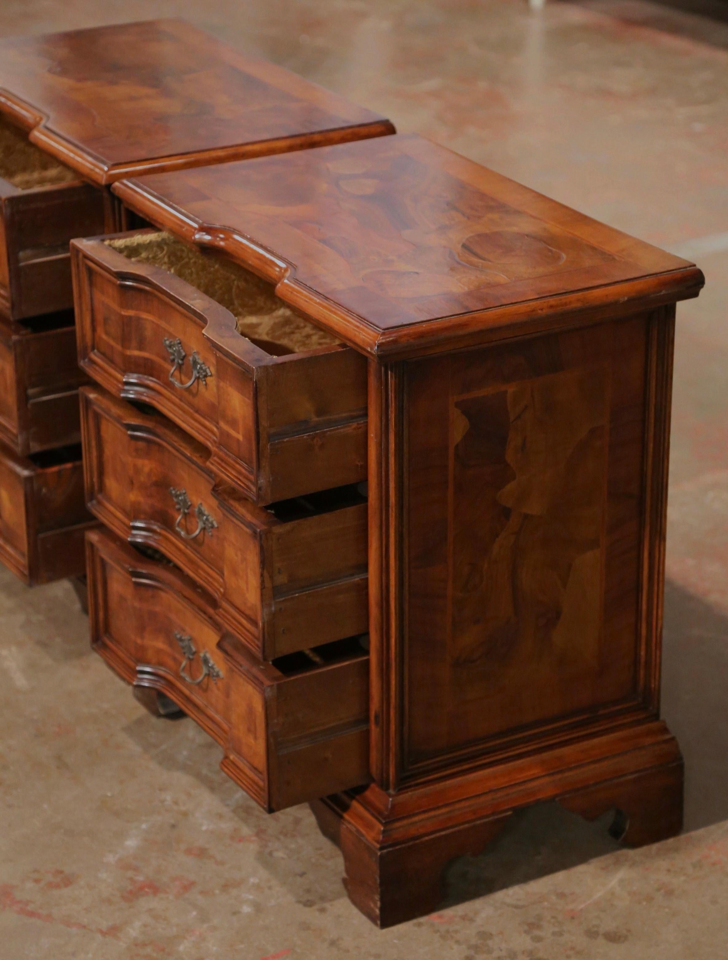 Pair of 20th Century Italian Baroque Walnut Marquetry Bedside Tables Nightstands For Sale 6