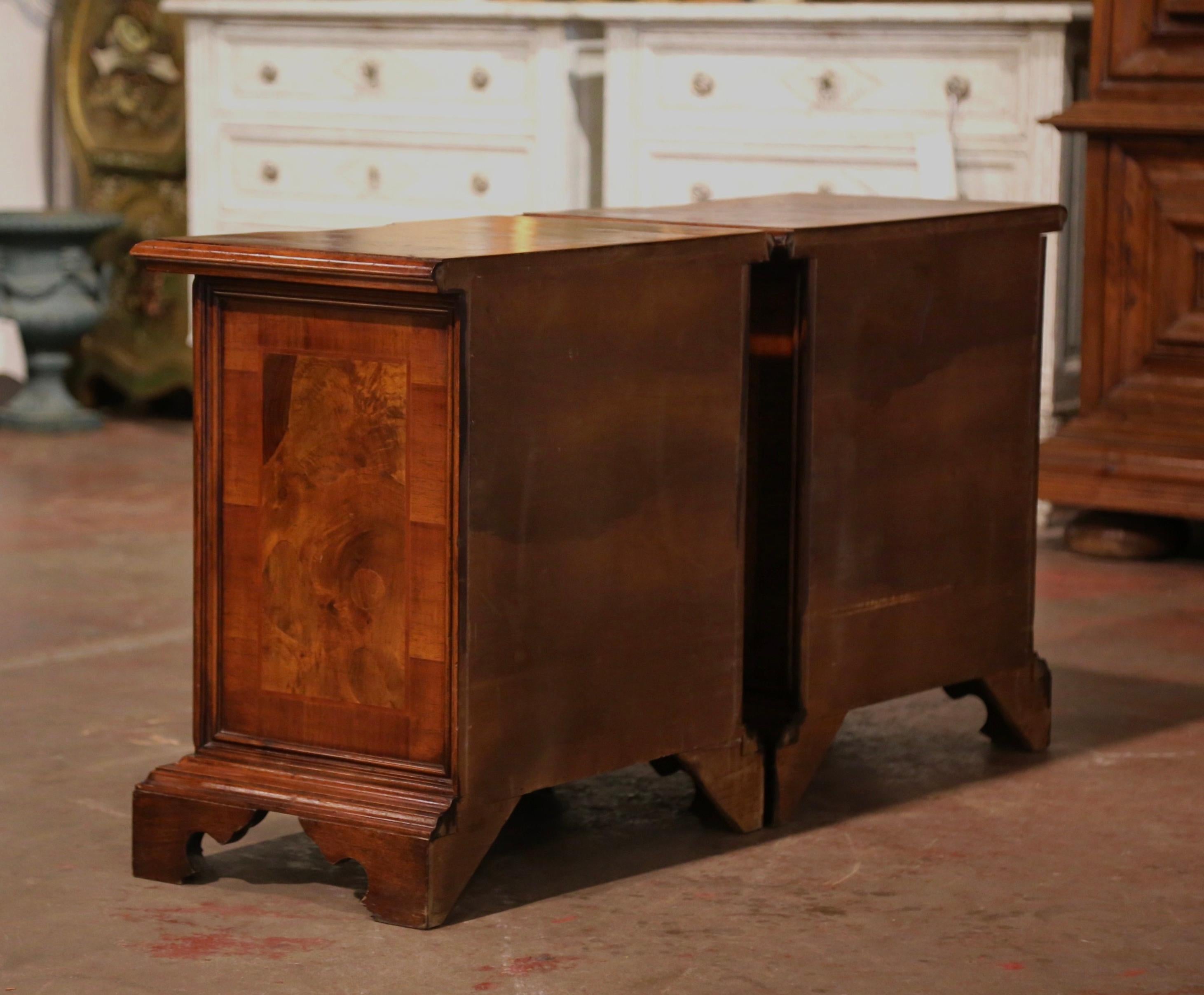 Pair of 20th Century Italian Baroque Walnut Marquetry Bedside Tables Nightstands For Sale 8