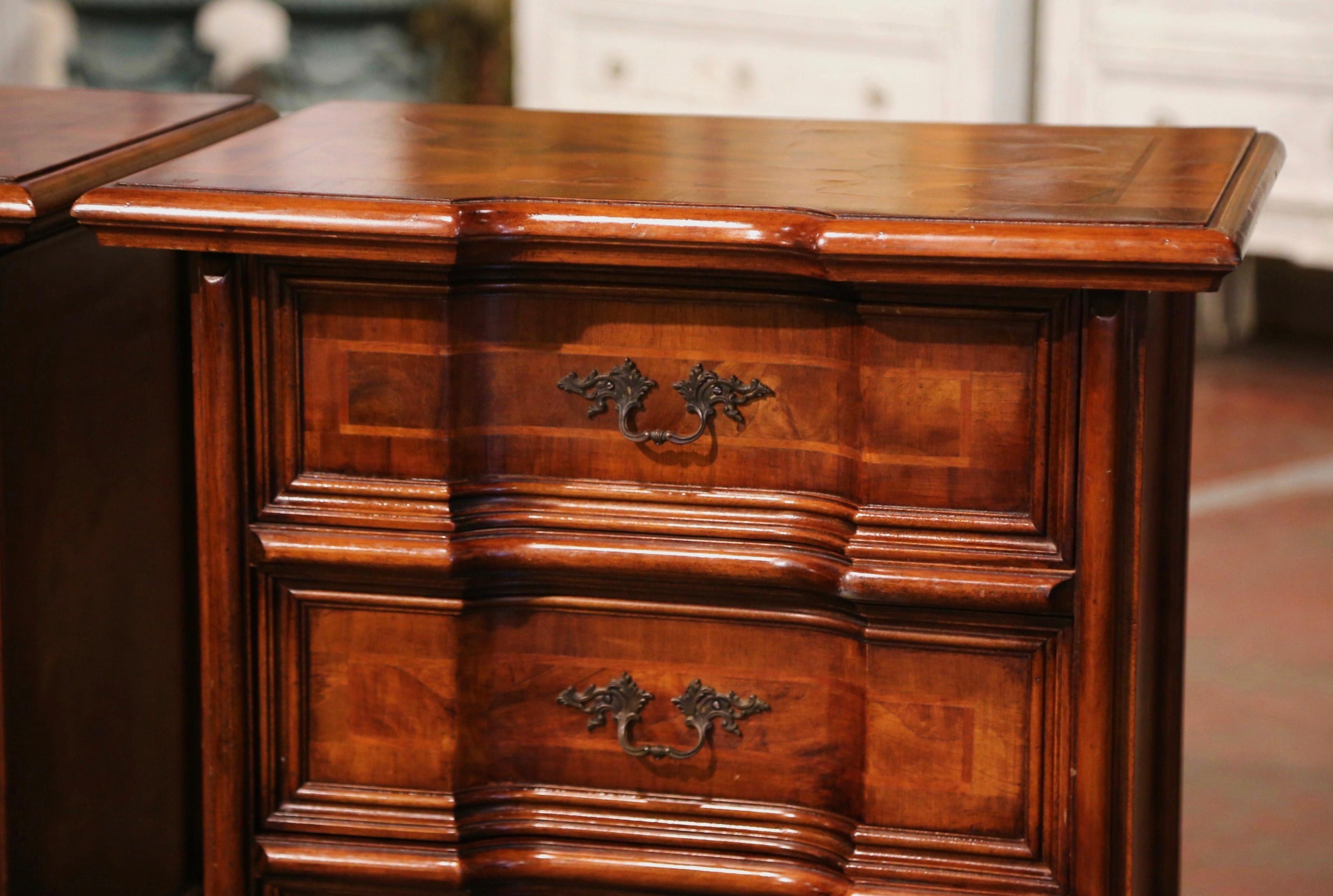 Pair of 20th Century Italian Baroque Walnut Marquetry Bedside Tables Nightstands For Sale 3