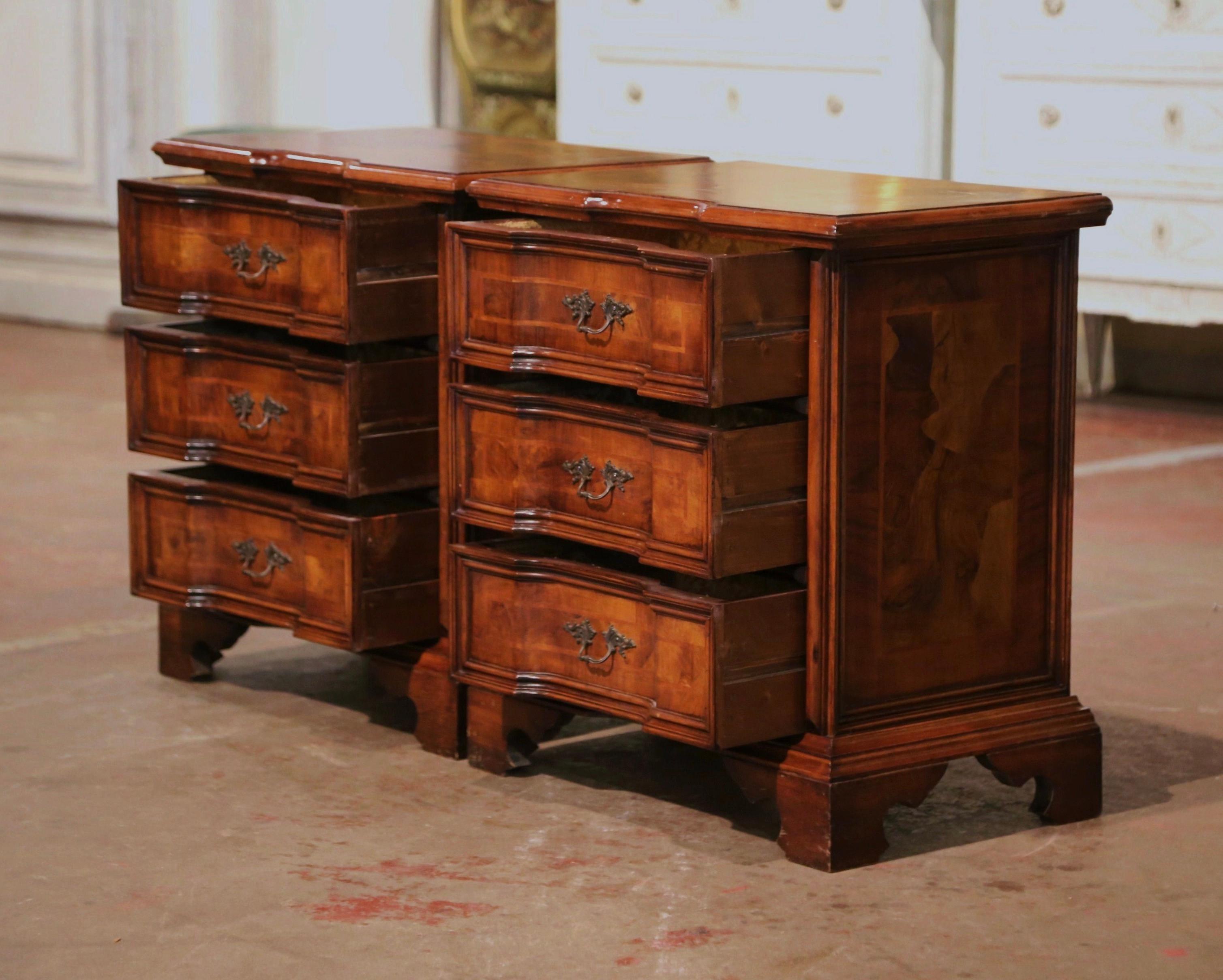 Pair of 20th Century Italian Baroque Walnut Marquetry Bedside Tables Nightstands For Sale 5