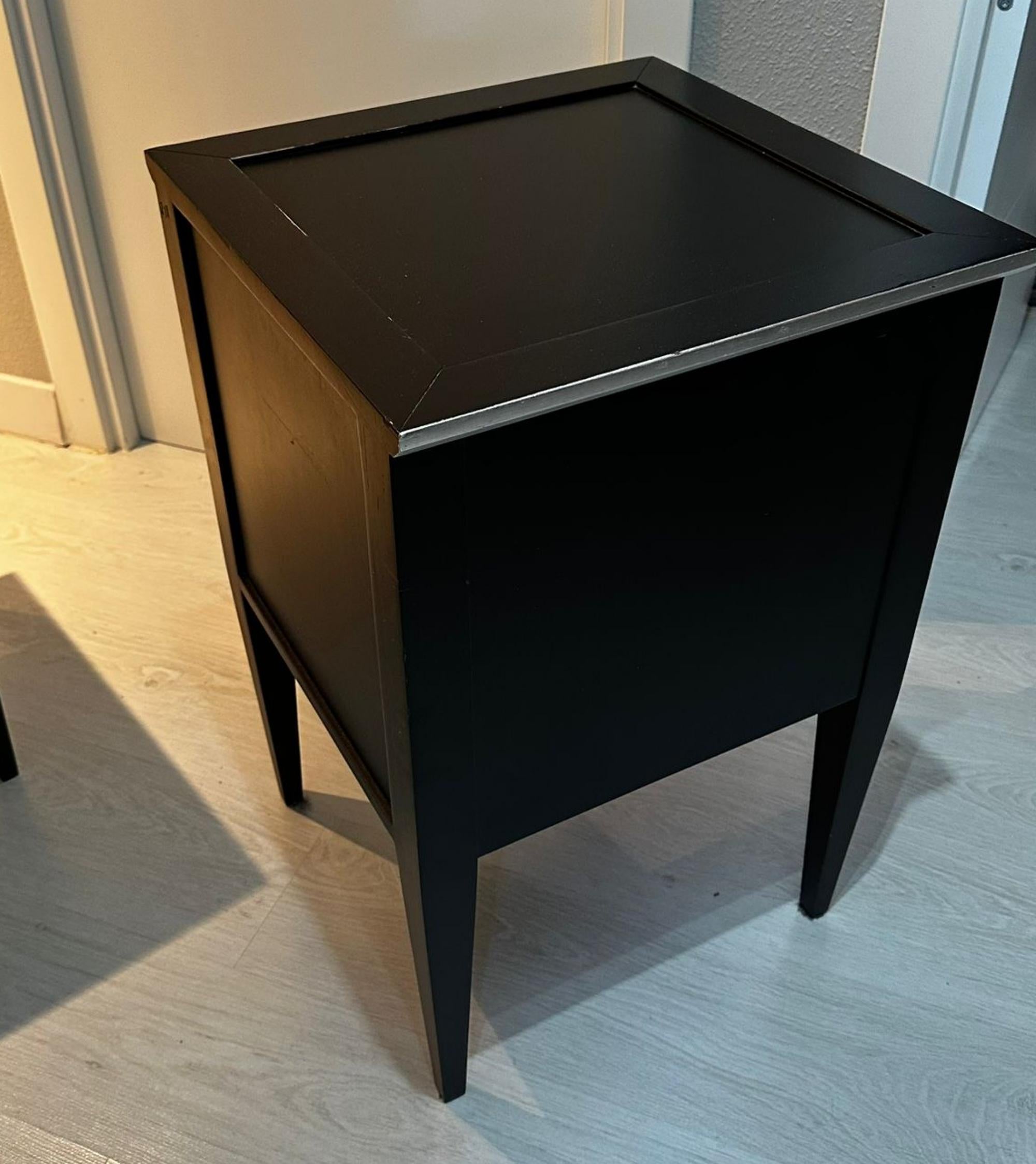 Pair of 20th century Italian bedside tables.
in black wood
Measures: 45cm x 45cm
H: 69cm
Good condition.