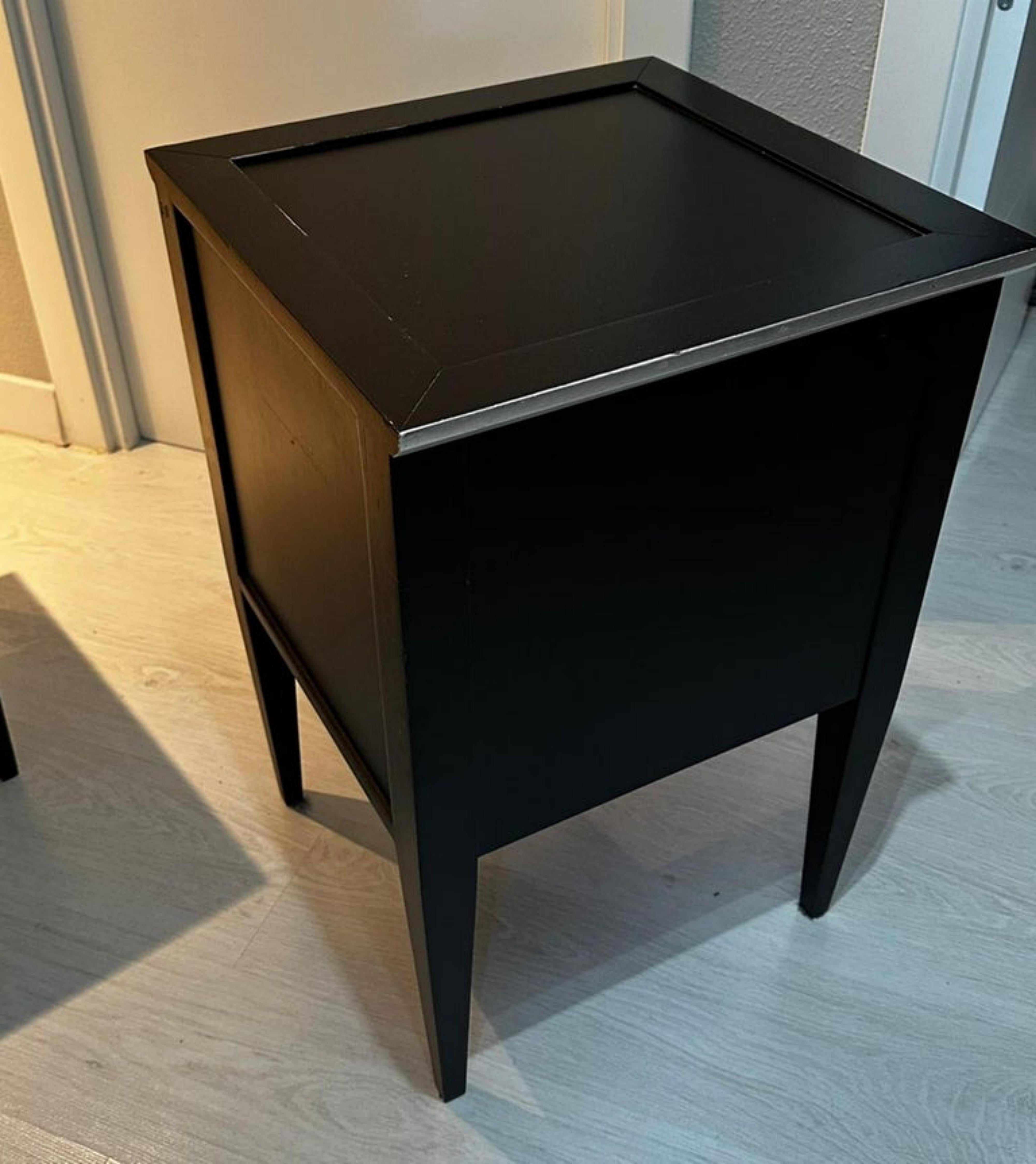 Modern Pair of 20th Century Italian Bedside Tables For Sale