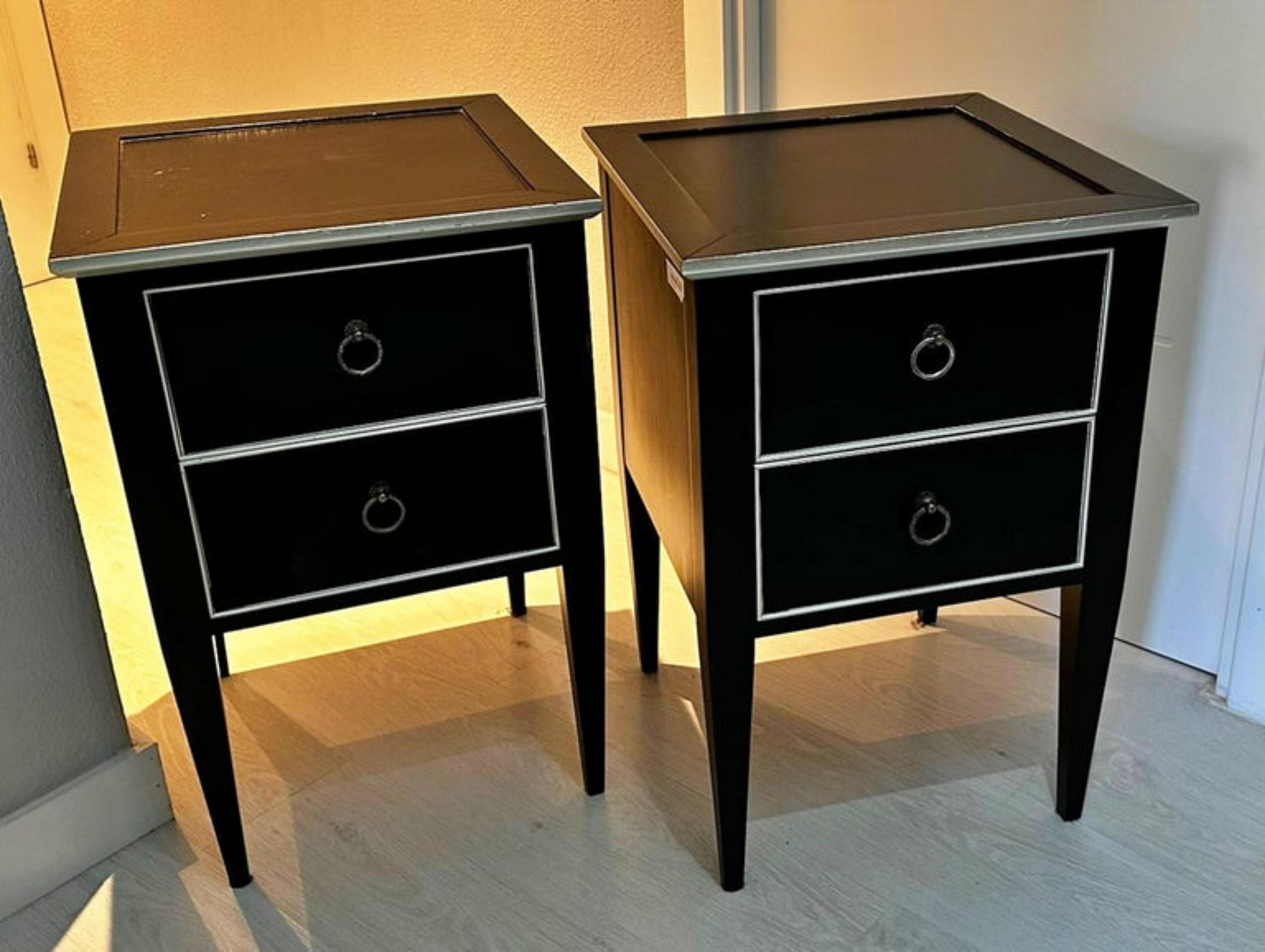Pair of 20th Century Italian Bedside Tables For Sale 2