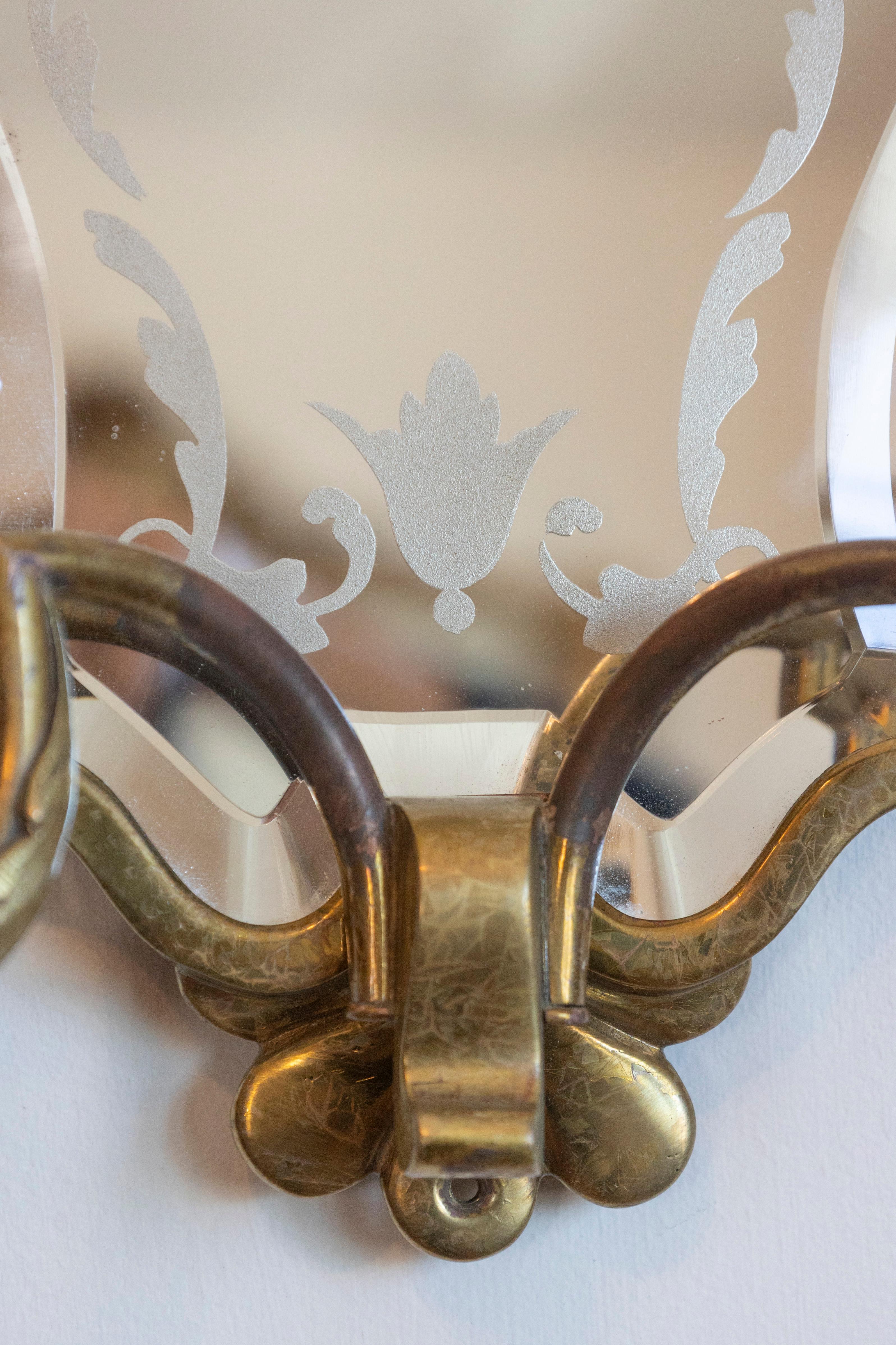 Paire d'appliques à miroir en laiton italiennes du 20e siècle en vente 1