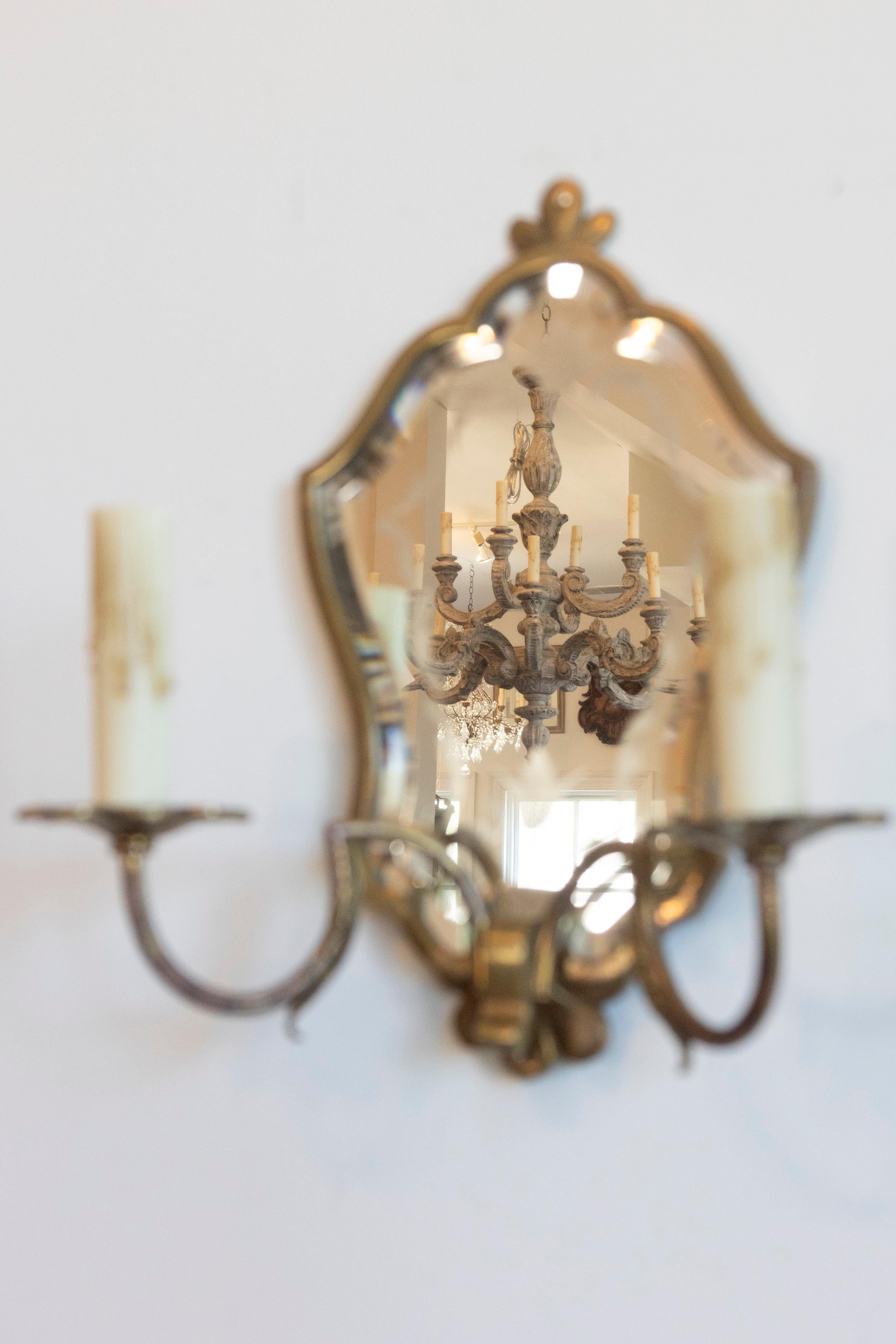 Paire d'appliques à miroir en laiton italiennes du 20e siècle en vente 4