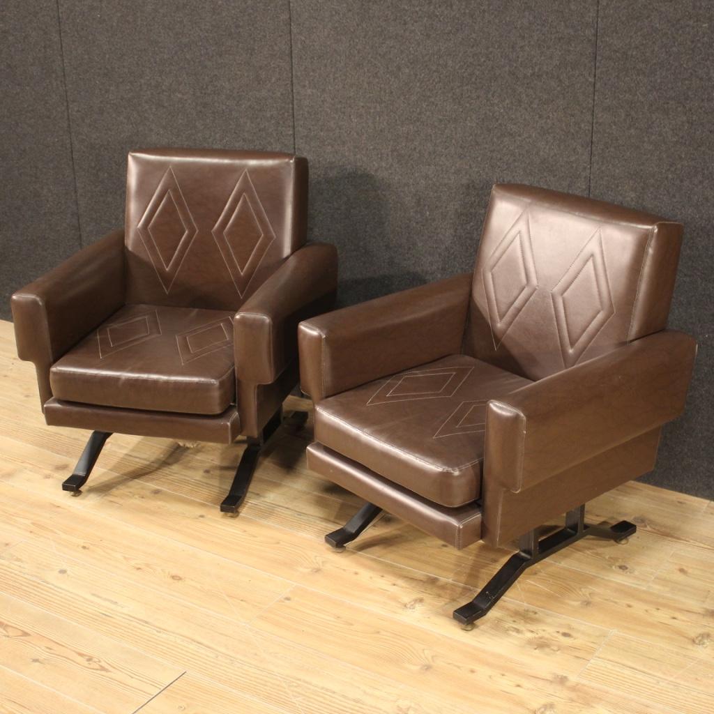 Zwei Sessel aus Kunstleder im italienischen Design des 20. Jahrhunderts, 1970 (Italienisch) im Angebot