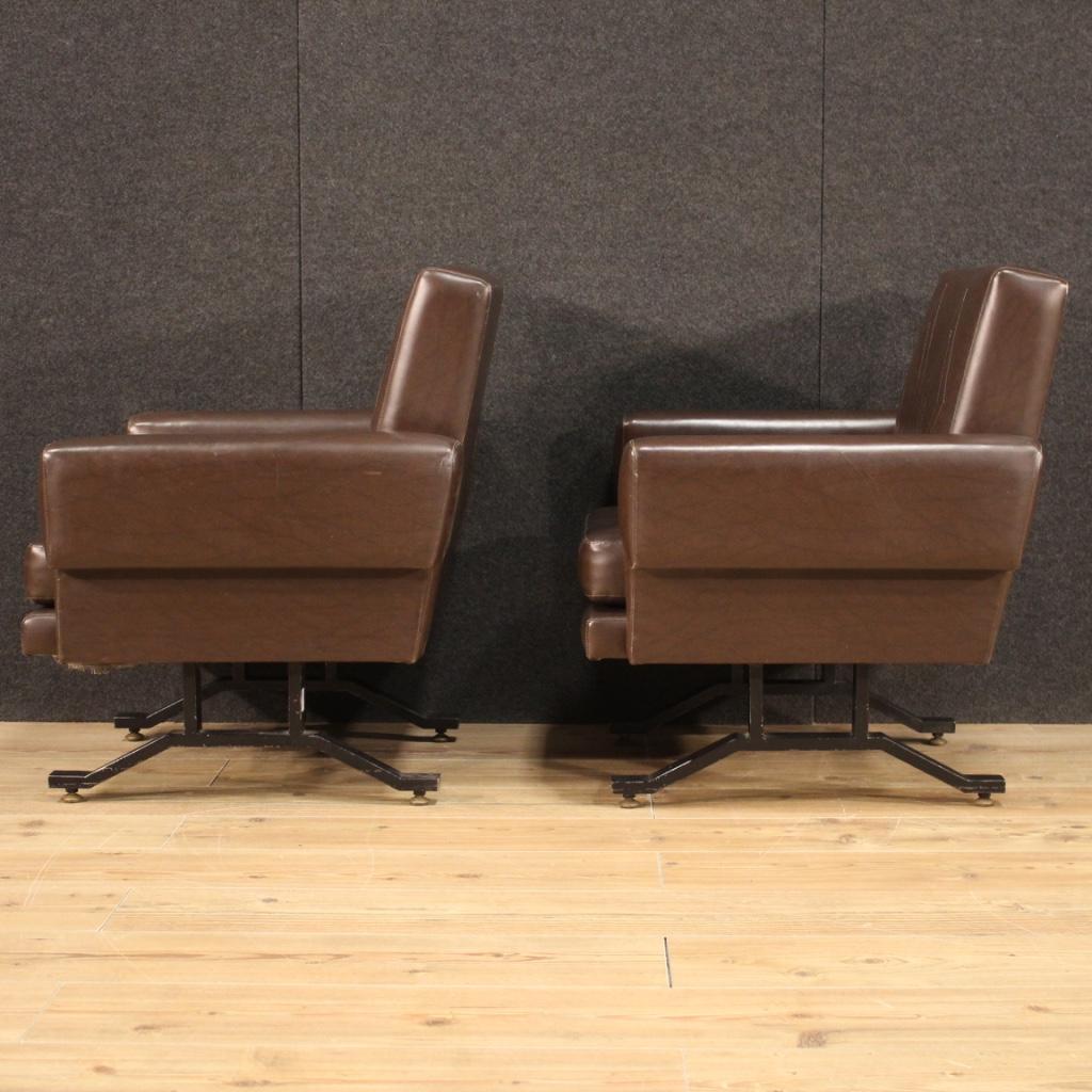 Zwei Sessel aus Kunstleder im italienischen Design des 20. Jahrhunderts, 1970 im Zustand „Gut“ im Angebot in Vicoforte, Piedmont
