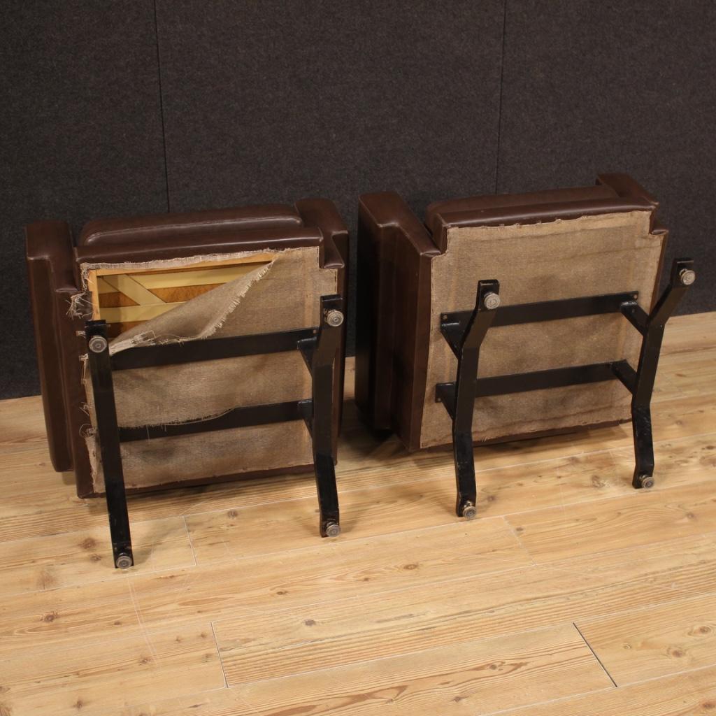 Zwei Sessel aus Kunstleder im italienischen Design des 20. Jahrhunderts, 1970 im Angebot 3