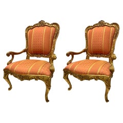 Paire de fauteuils italiens du 20e siècle sculptés à la main et dorés à l'eau