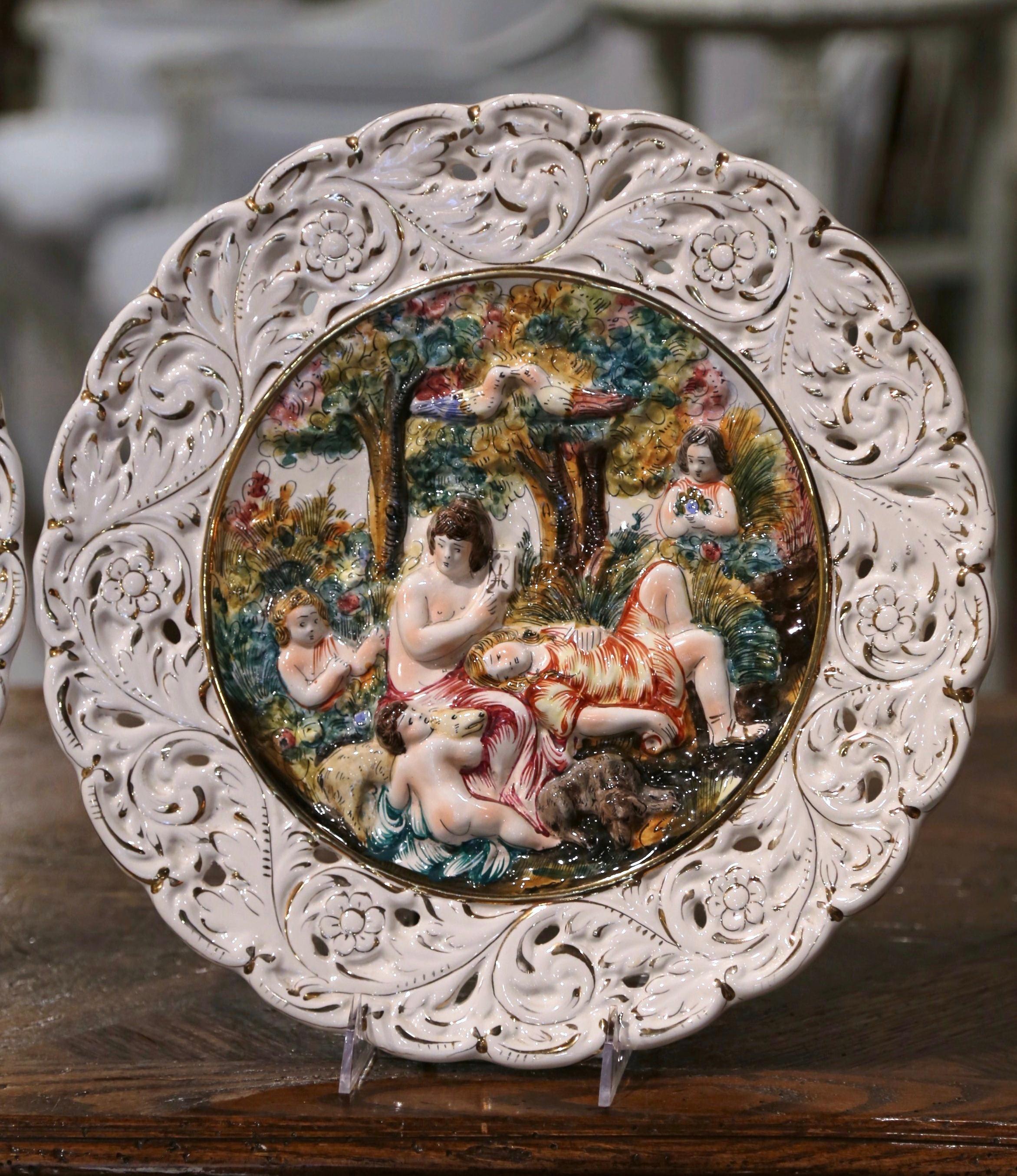 Hand-Crafted Pair of 20th Century Italian Hand-Painted Porcelain Capodimonte Wall Platters For Sale