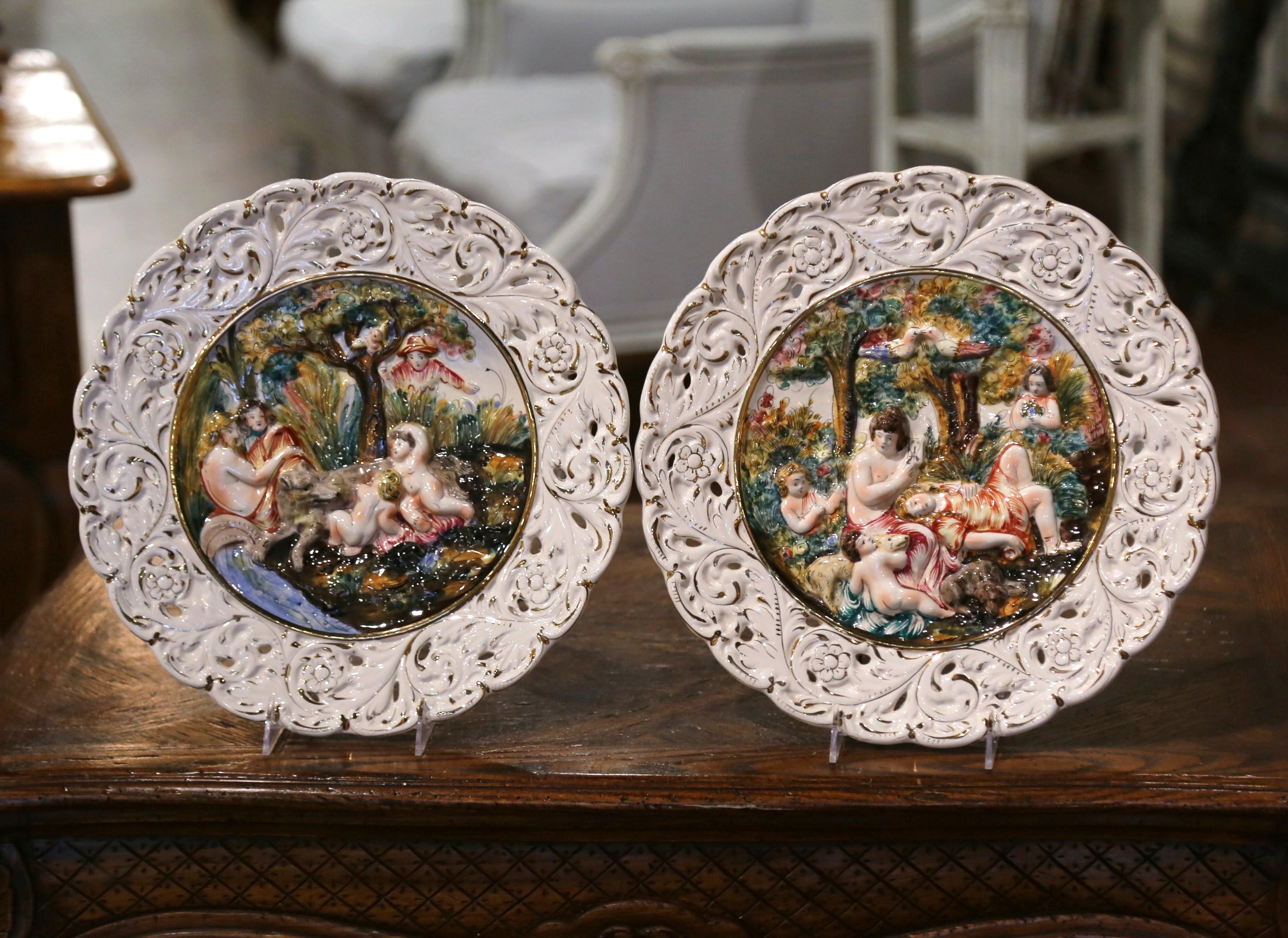 Pair of 20th Century Italian Hand-Painted Porcelain Capodimonte Wall Platters In Excellent Condition For Sale In Dallas, TX