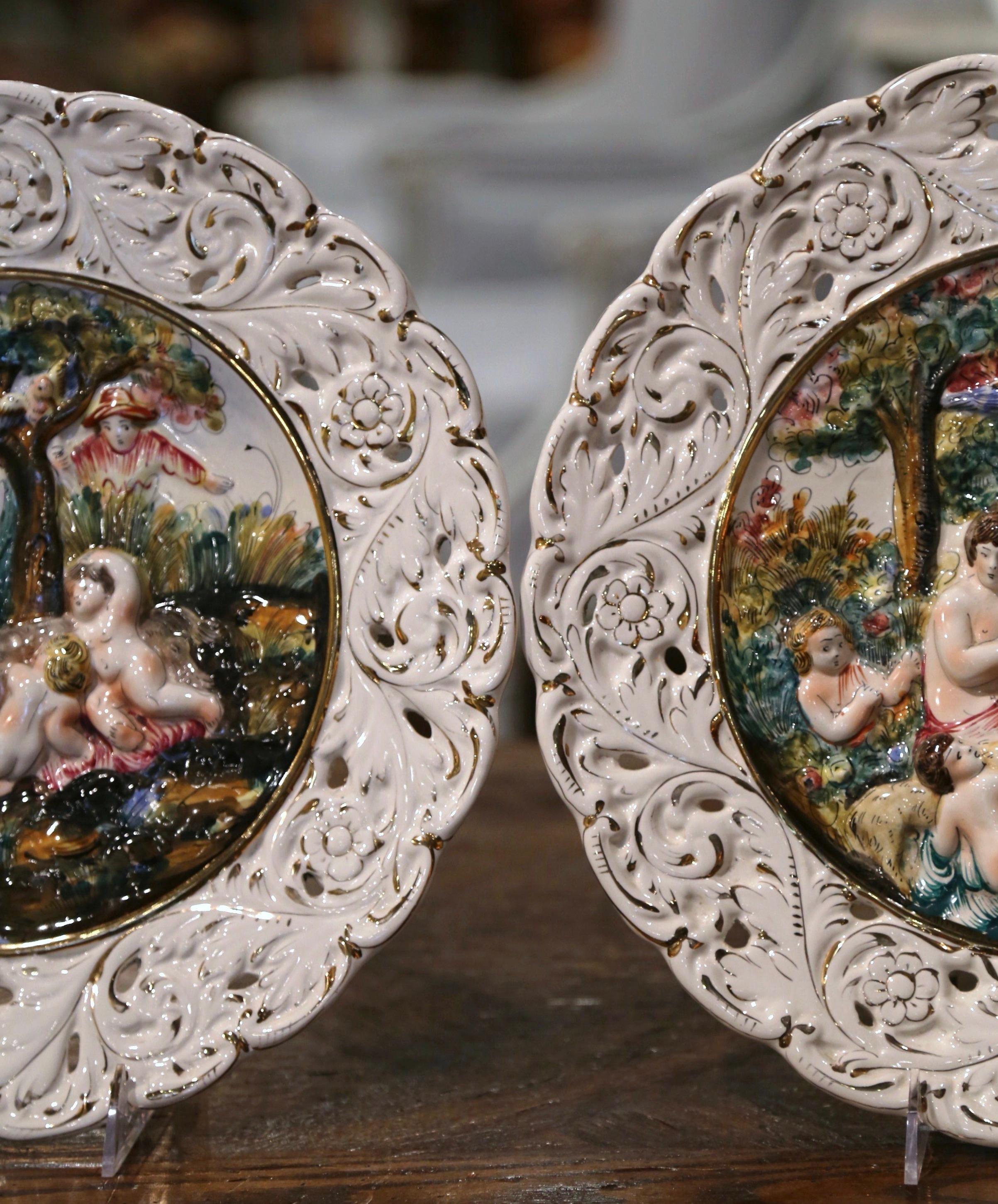 Majolica Pair of 20th Century Italian Hand-Painted Porcelain Capodimonte Wall Platters For Sale
