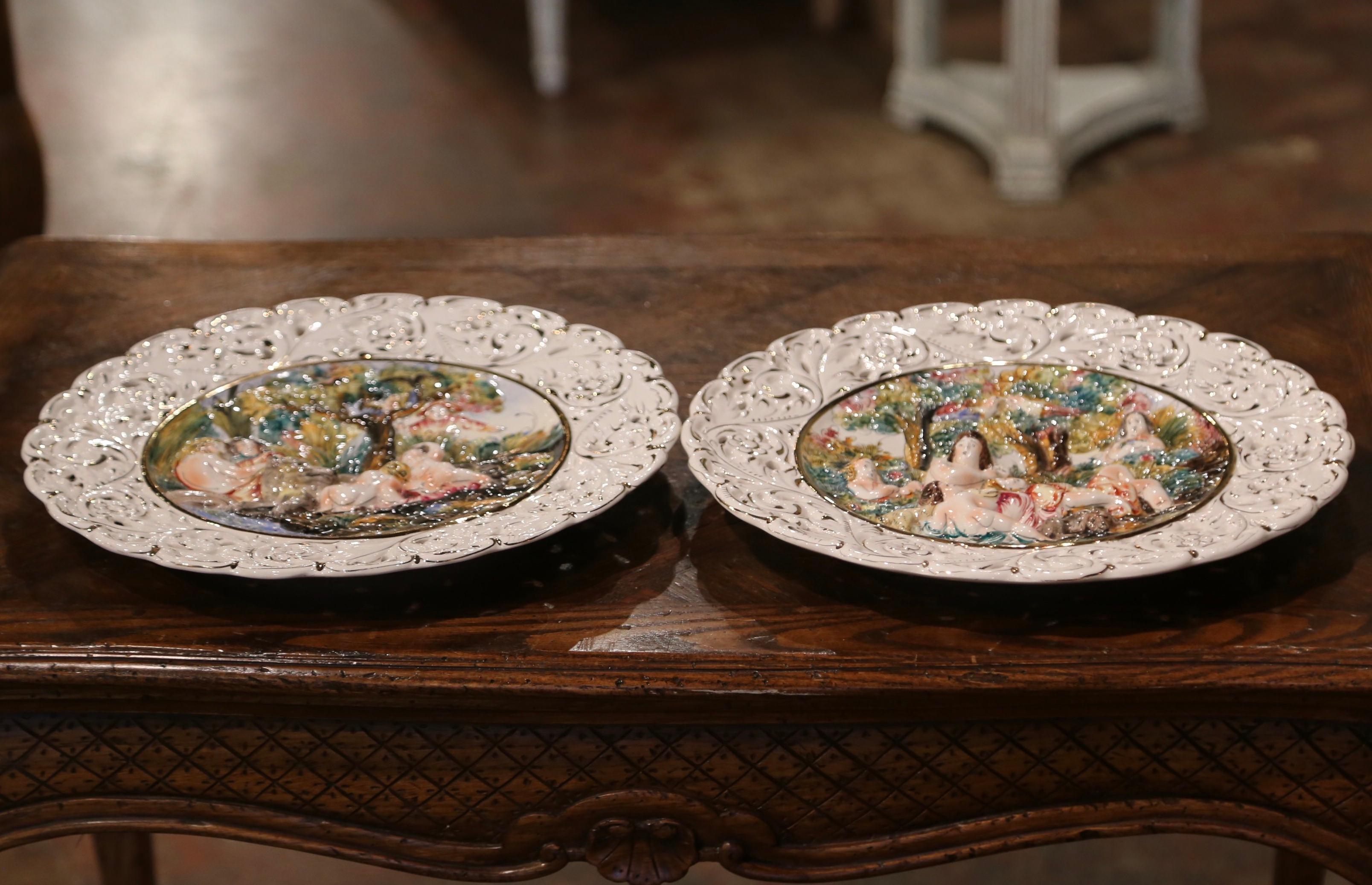 Pair of 20th Century Italian Hand-Painted Porcelain Capodimonte Wall Platters For Sale 1