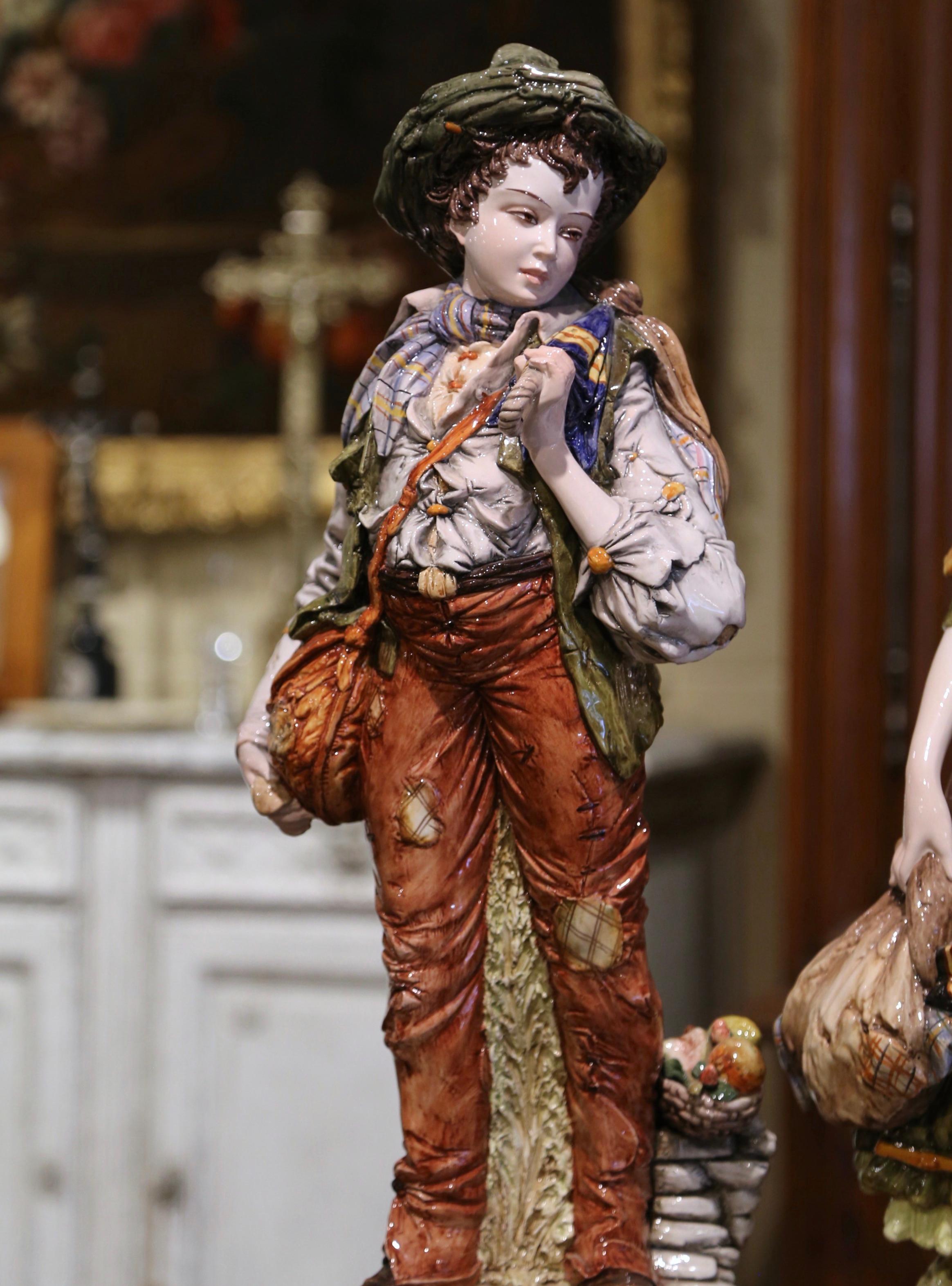 Fait main Paire de statues de figurines en porcelaine italienne peintes à la main du 20ème siècle en vente