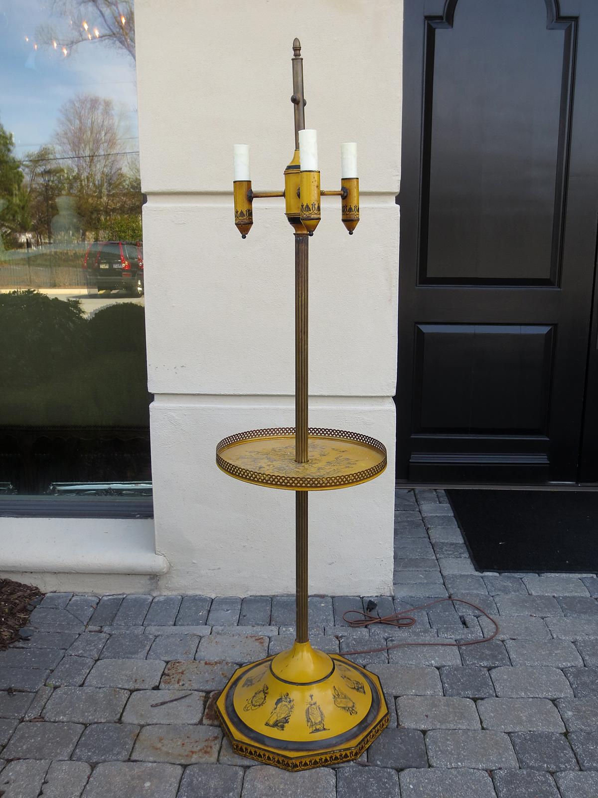 Pair of 20th Century Italian Large Tole Yellow Floor Lamps For Sale 1