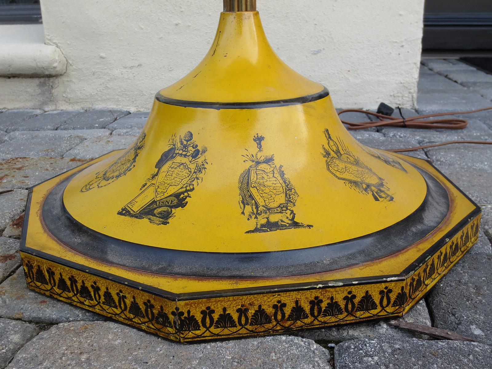Pair of 20th Century Italian Large Tole Yellow Floor Lamps For Sale 5