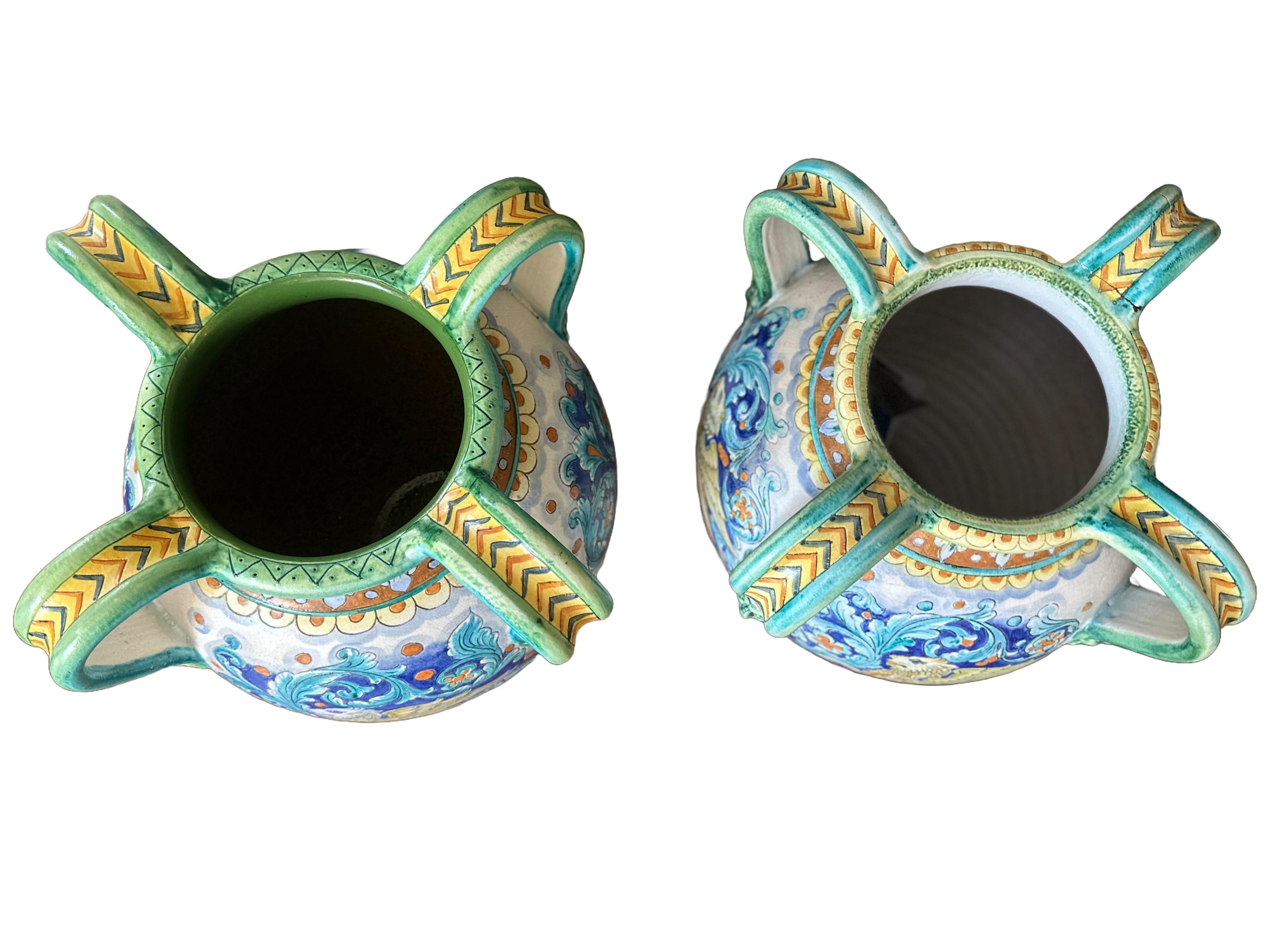 Cuit Paire de vases italiens du 20e siècle en majolique de style Renaissance en vente