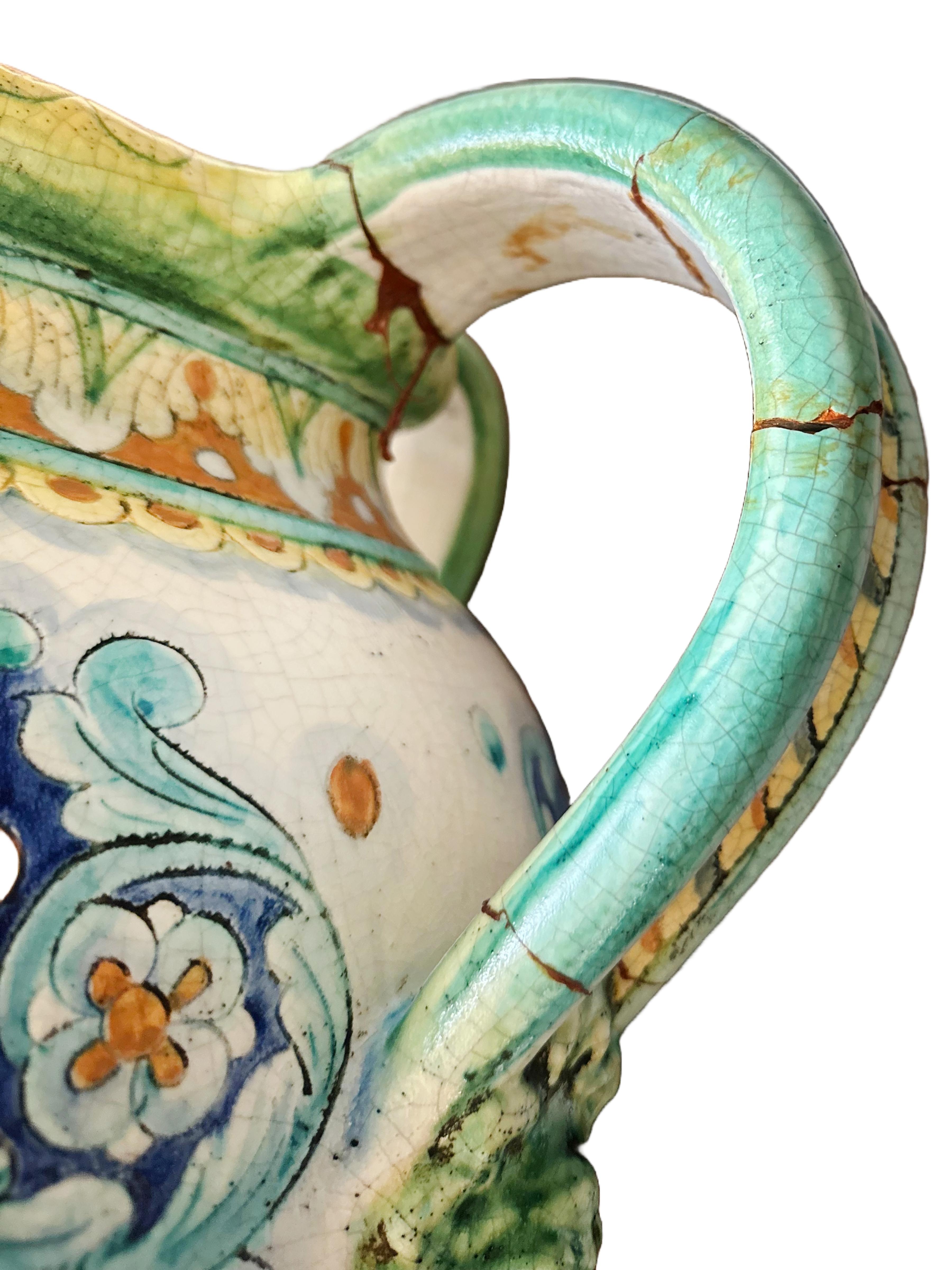 Céramique Paire de vases italiens du 20e siècle en majolique de style Renaissance en vente