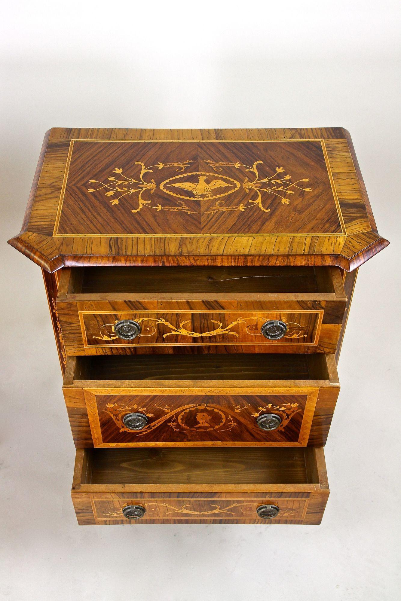 Pair of 20th Century Italian Marquetry Pillar Commodes / Side Tables, Ca. 1930 5